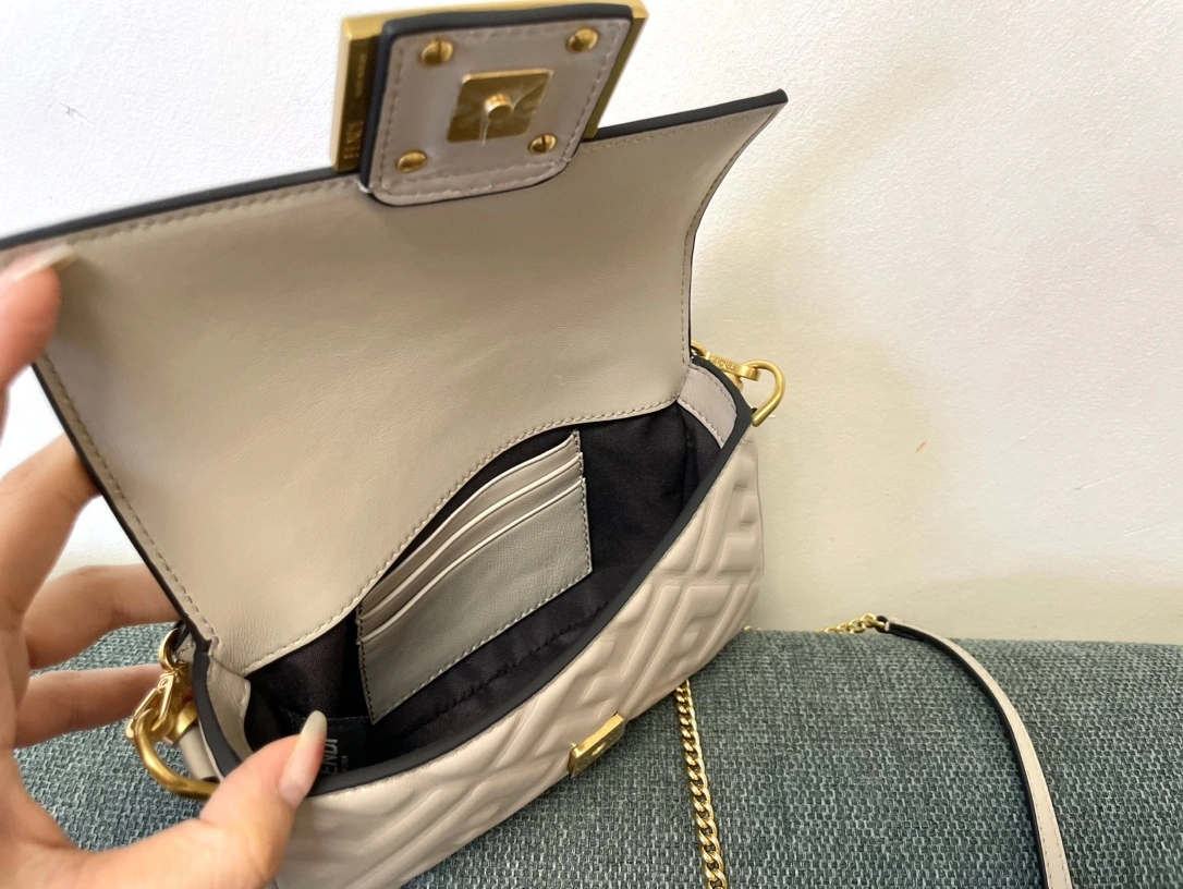 Fendi Satchel Bags Breathable 76743