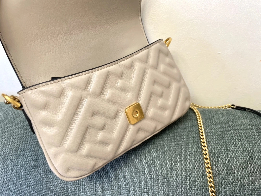 Fendi Satchel Bags Breathable 76743