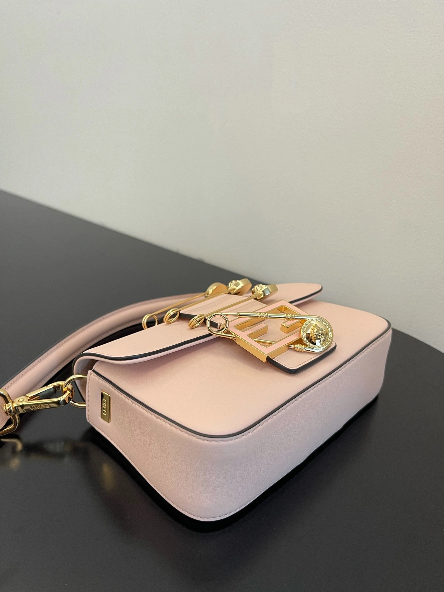Fendi Satchel Bags Durable 76762