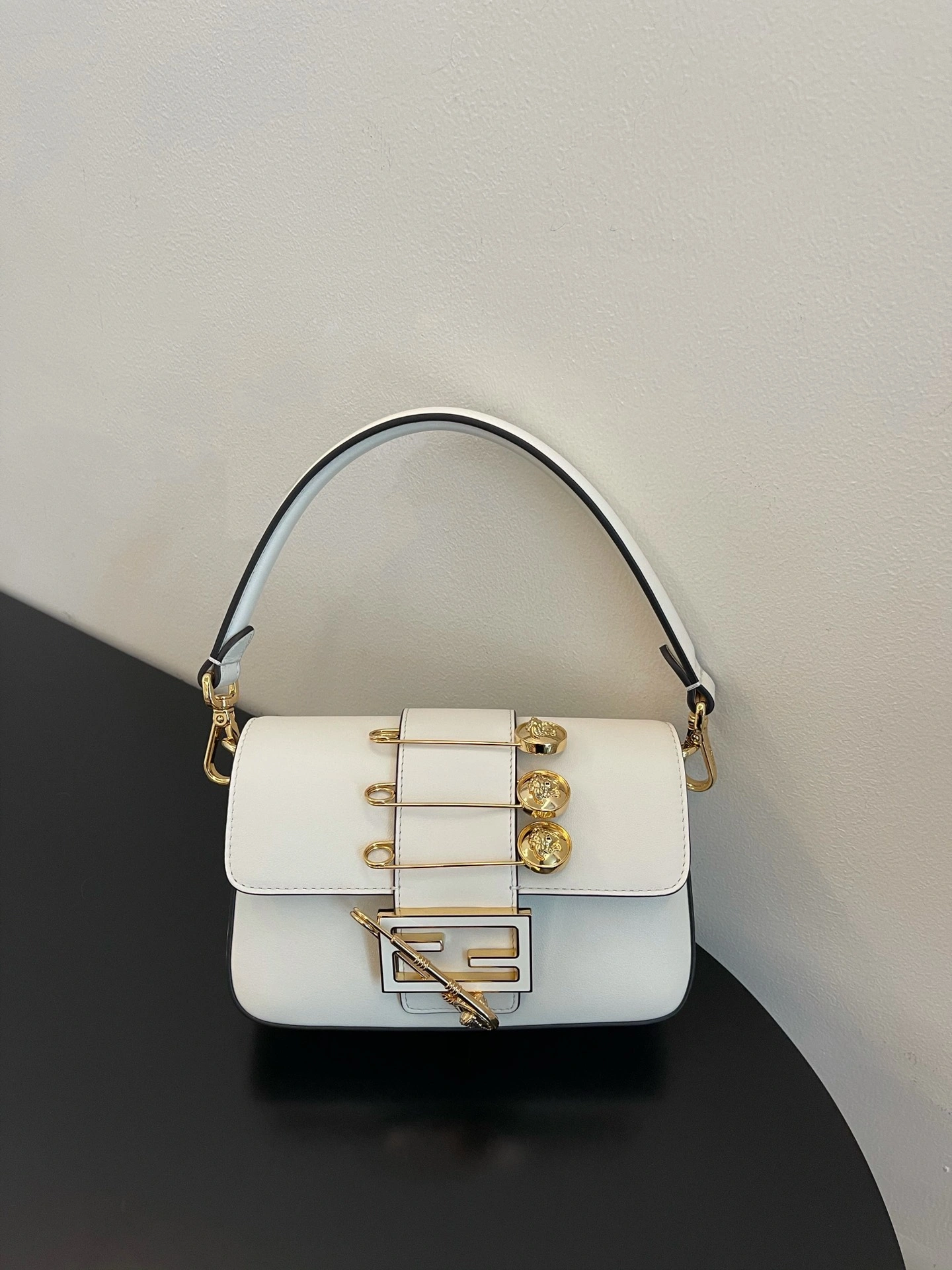 Tailored Fendi Satchel Bags 76734