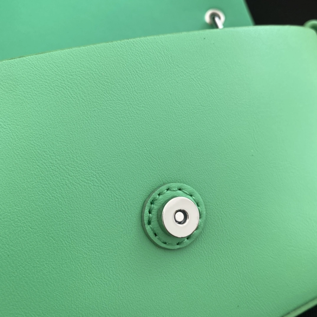 Chic Fendi Satchel Bags 76696