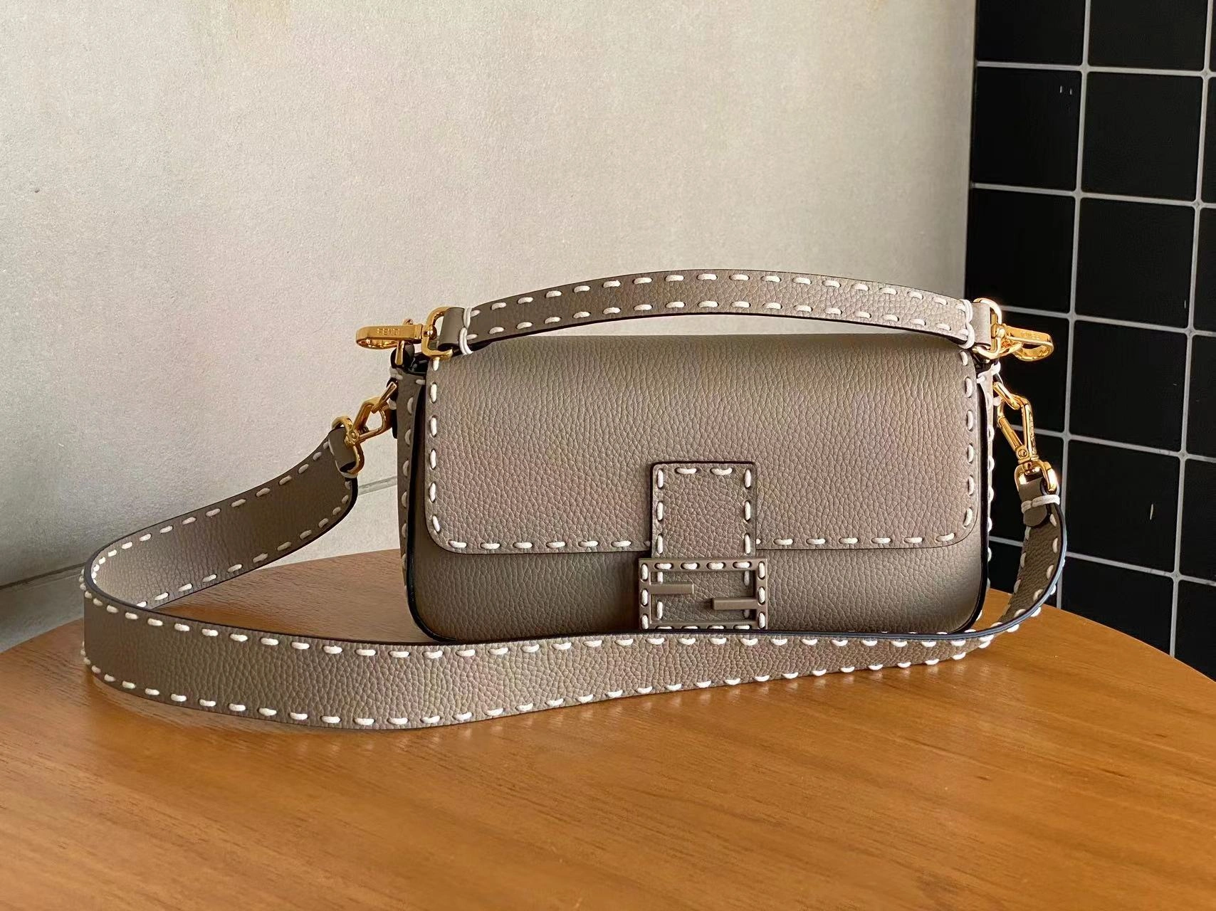 SunProtective Fendi Satchel Bags 76710