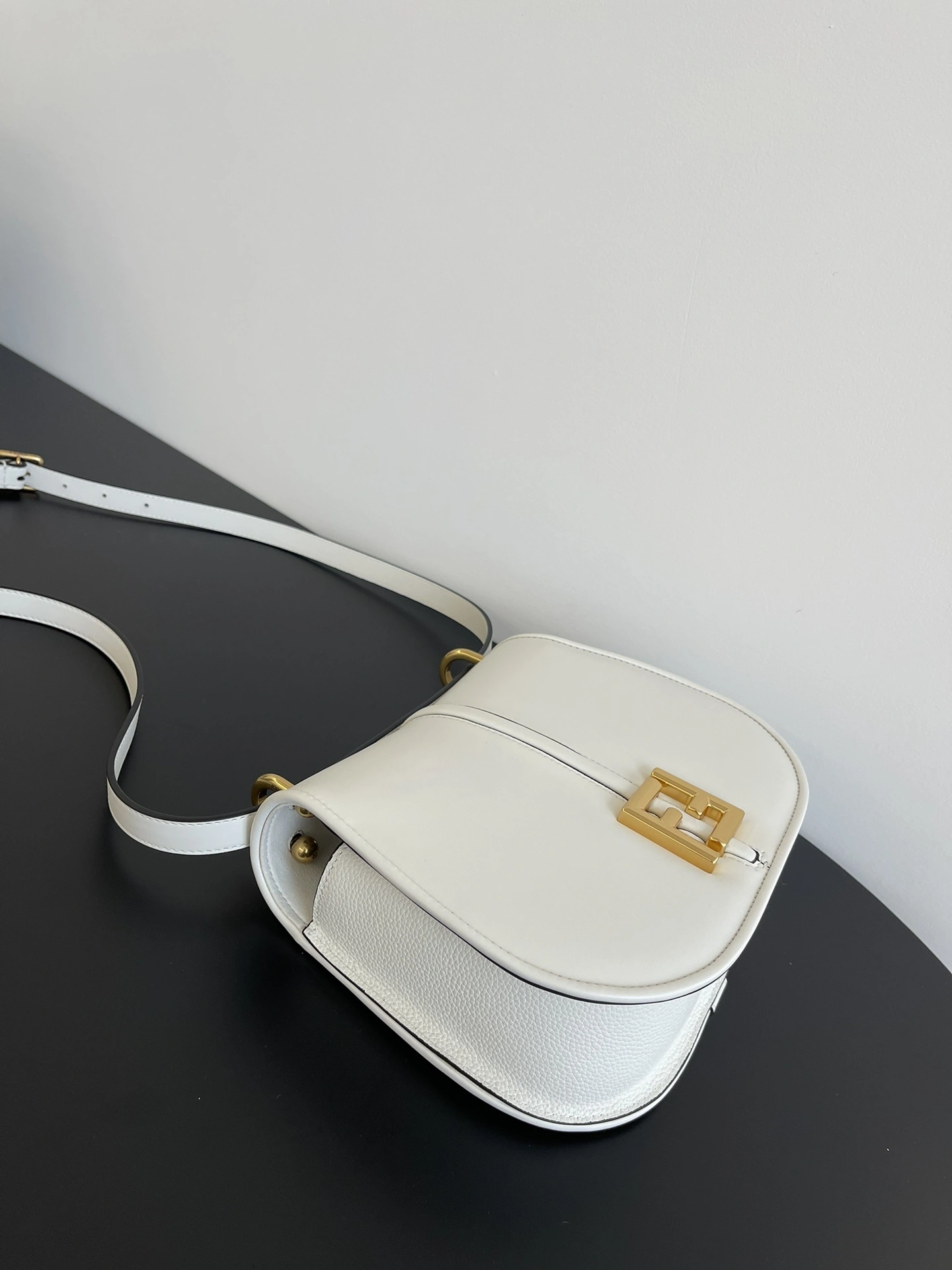 Fendi Satchel Bags Resilient 69799