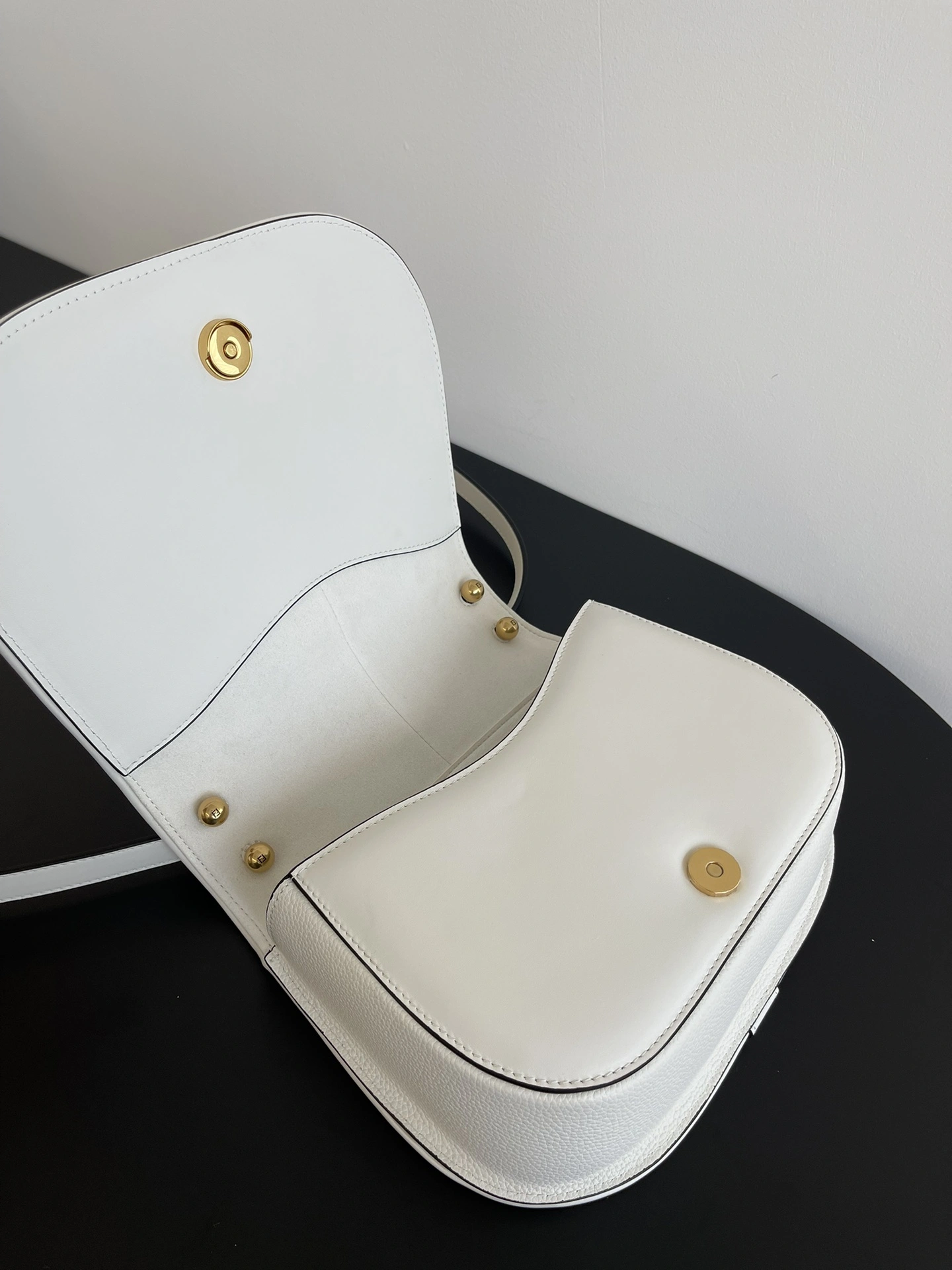 Fendi Satchel Bags Resilient 69799