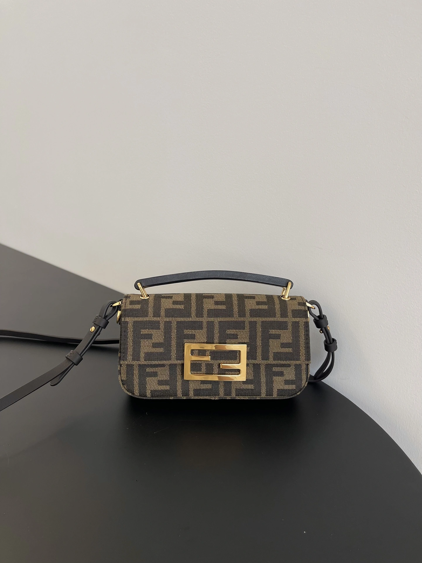 Fendi Satchel Bags Bright 69828