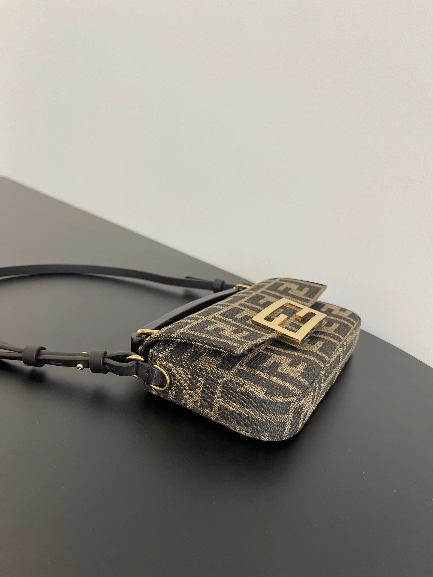 Fendi Satchel Bags Bright 69828