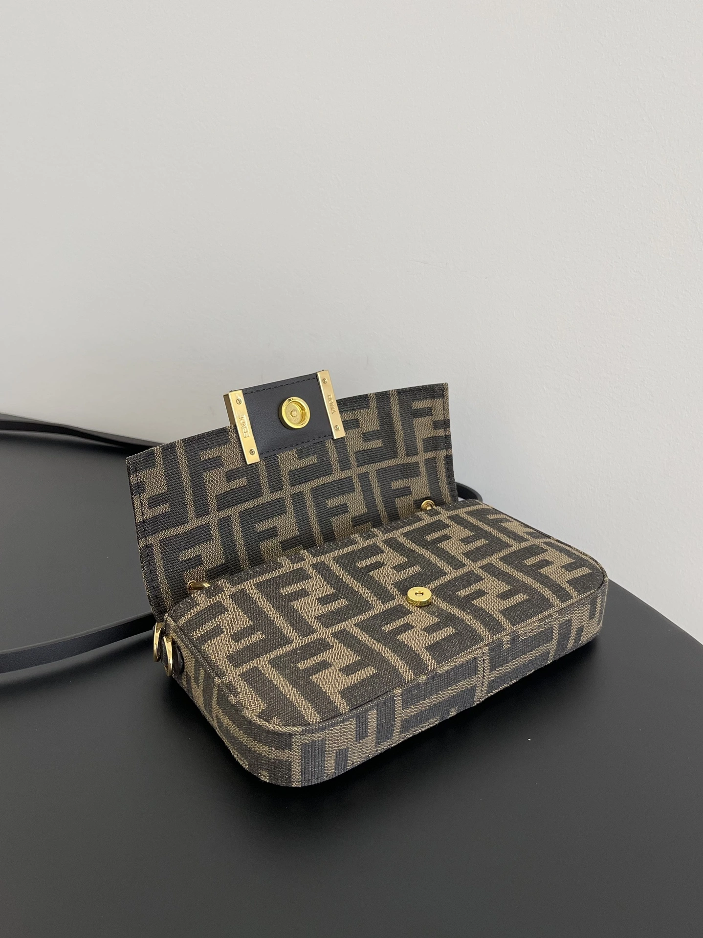 Fendi Satchel Bags Bright 69828