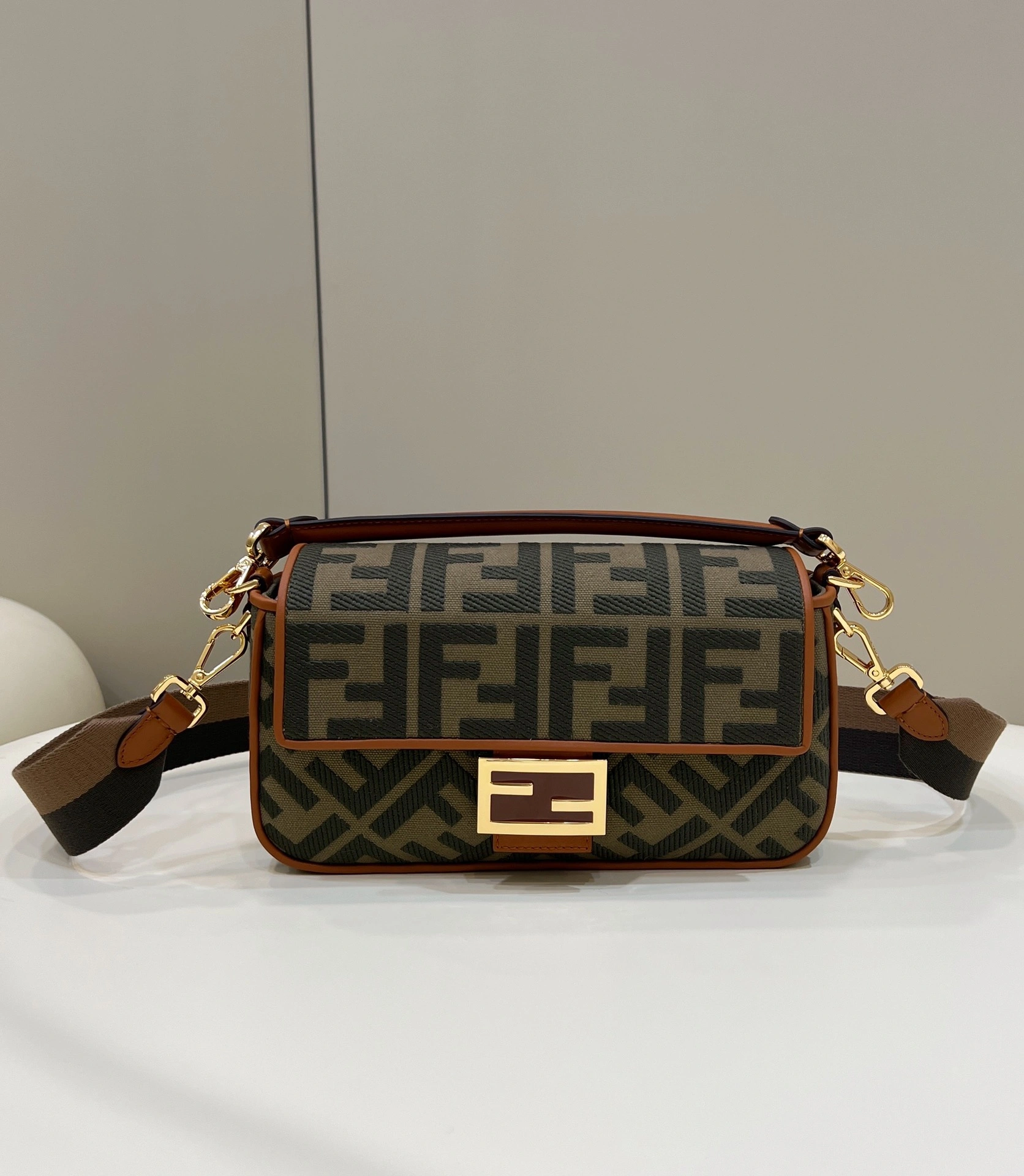 Fendi Satchel Bags Unisex 69777