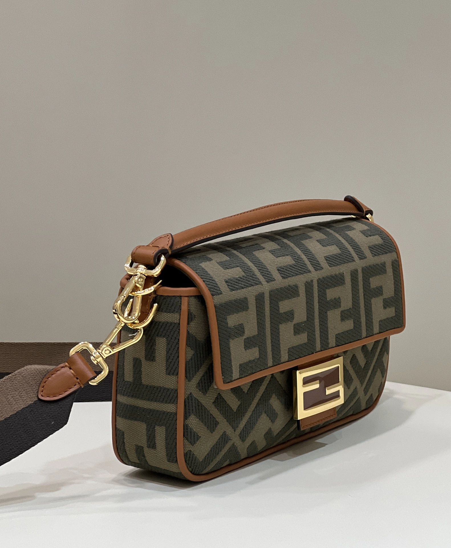 Fendi Satchel Bags Unisex 69777