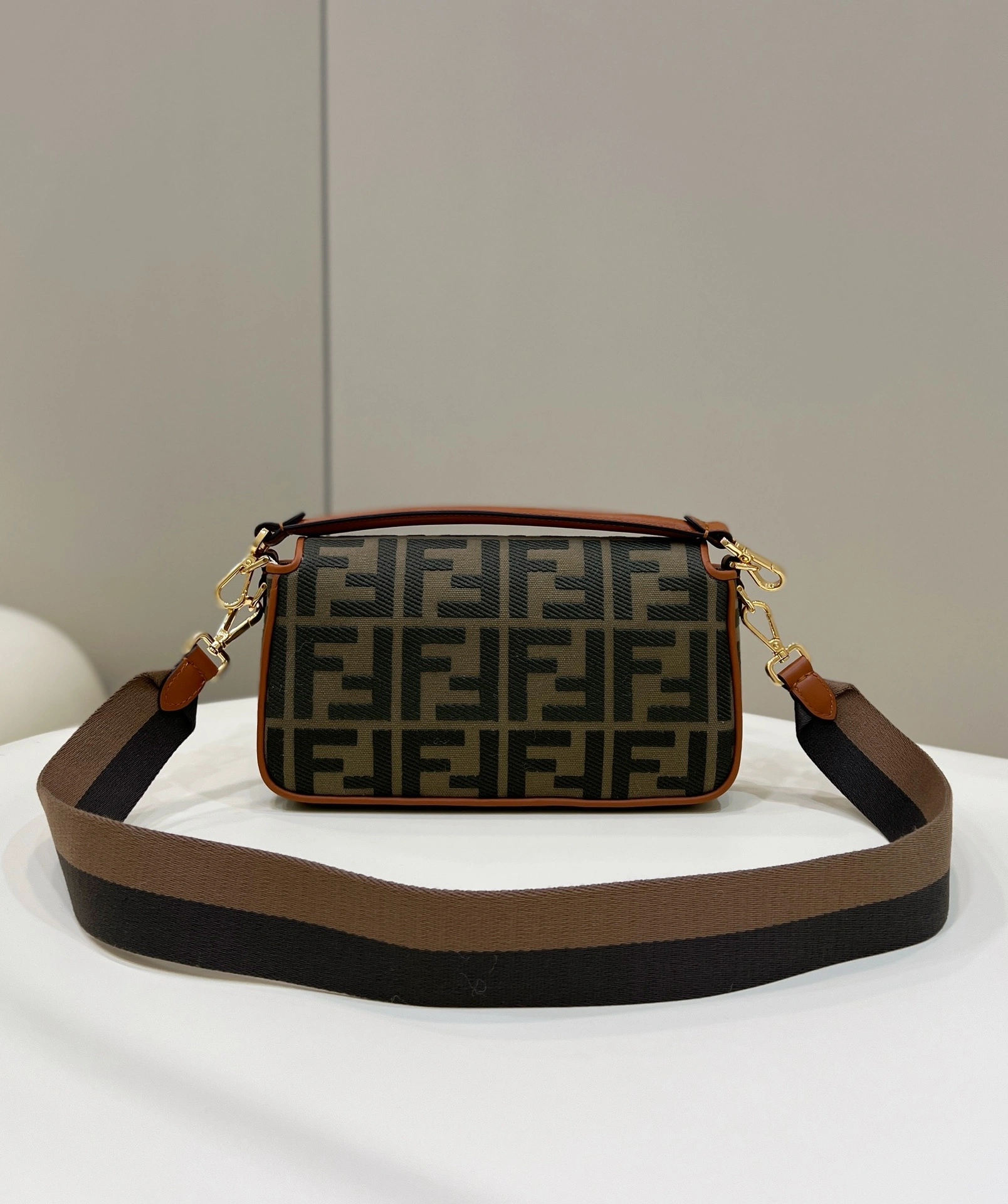 Fendi Satchel Bags Unisex 69777
