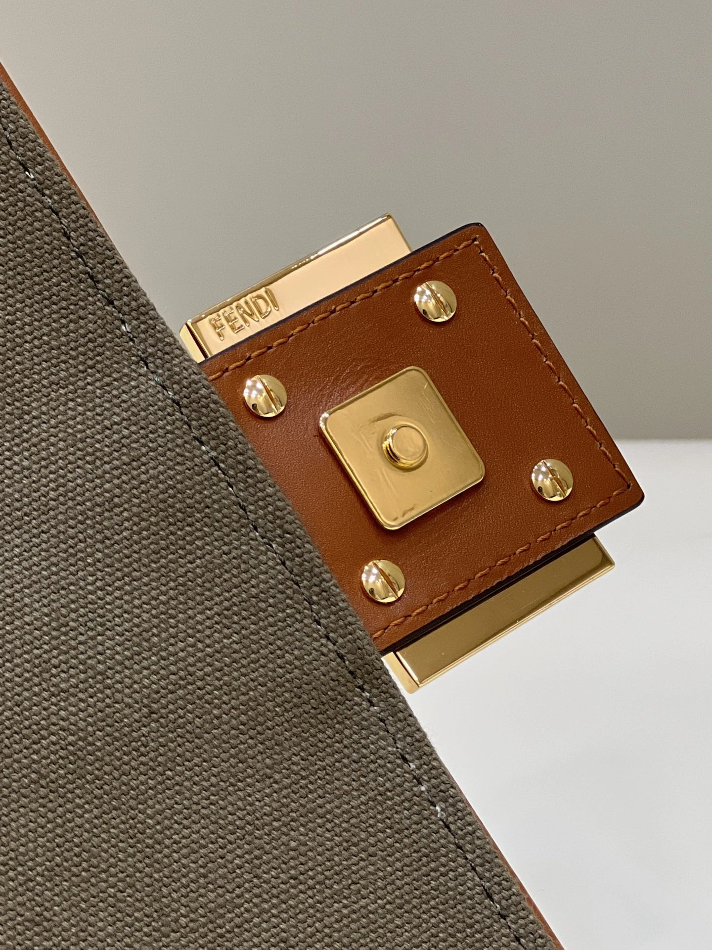 Fendi Satchel Bags Unisex 69777