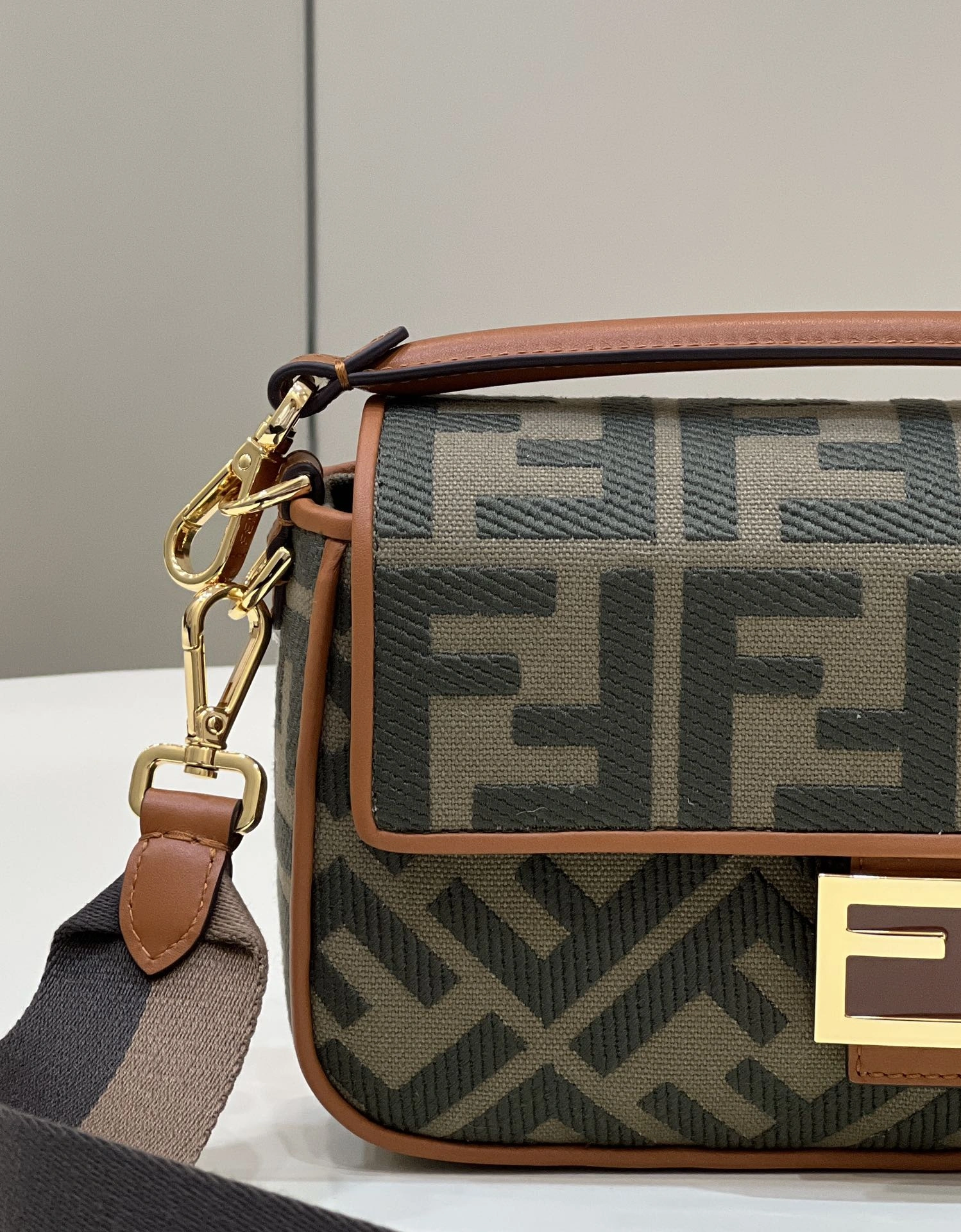 Fendi Satchel Bags Unisex 69777