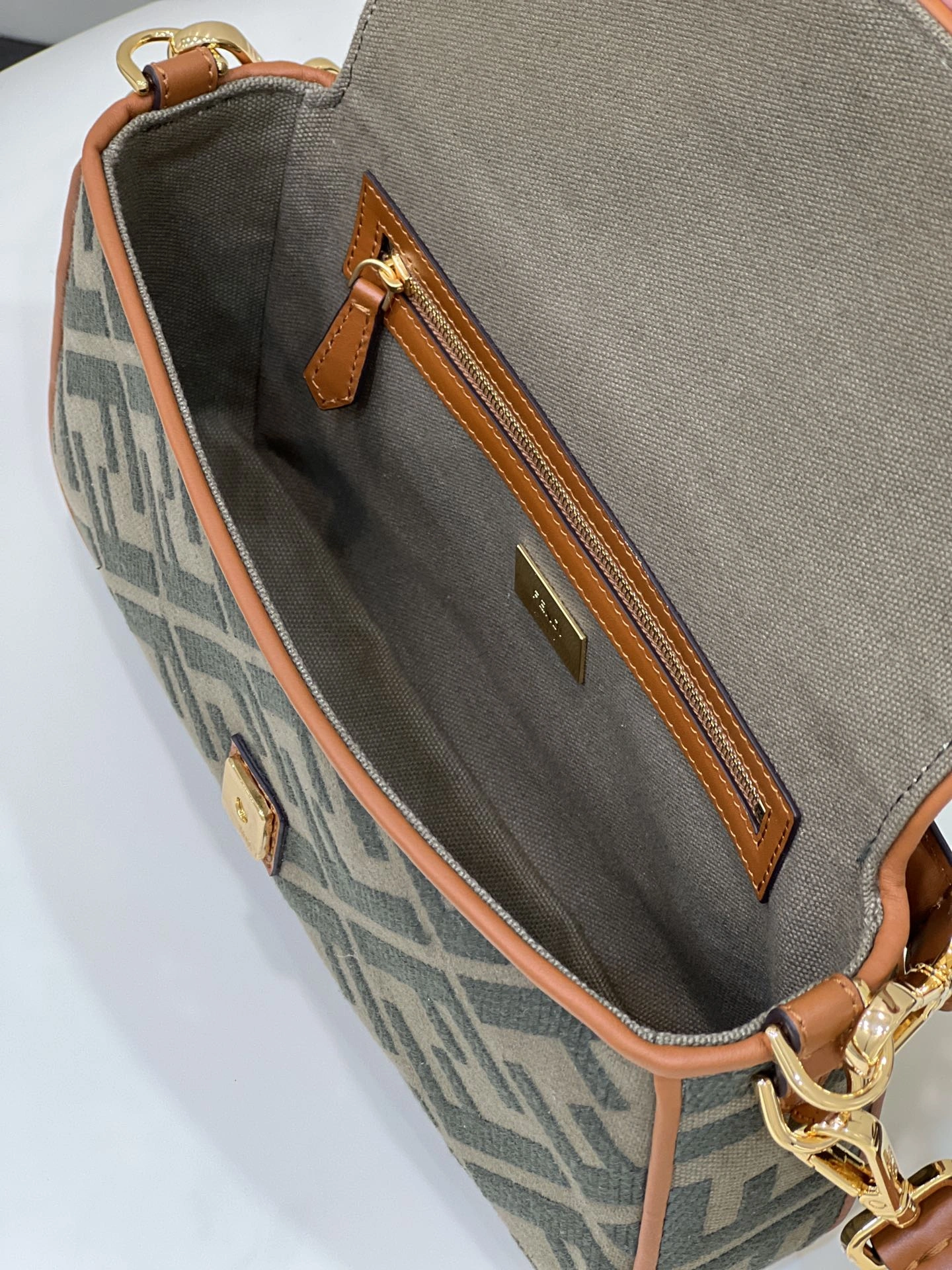 Fendi Satchel Bags Unisex 69777