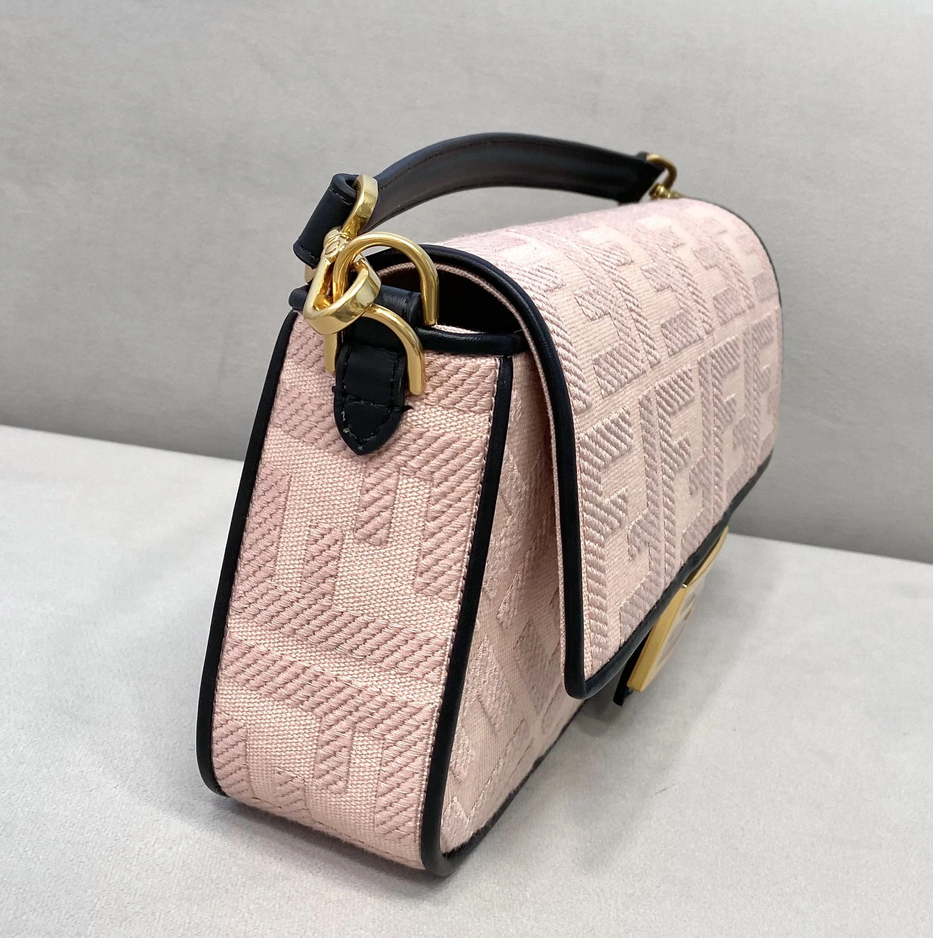 Fendi Satchel Bags Comfortable 69772