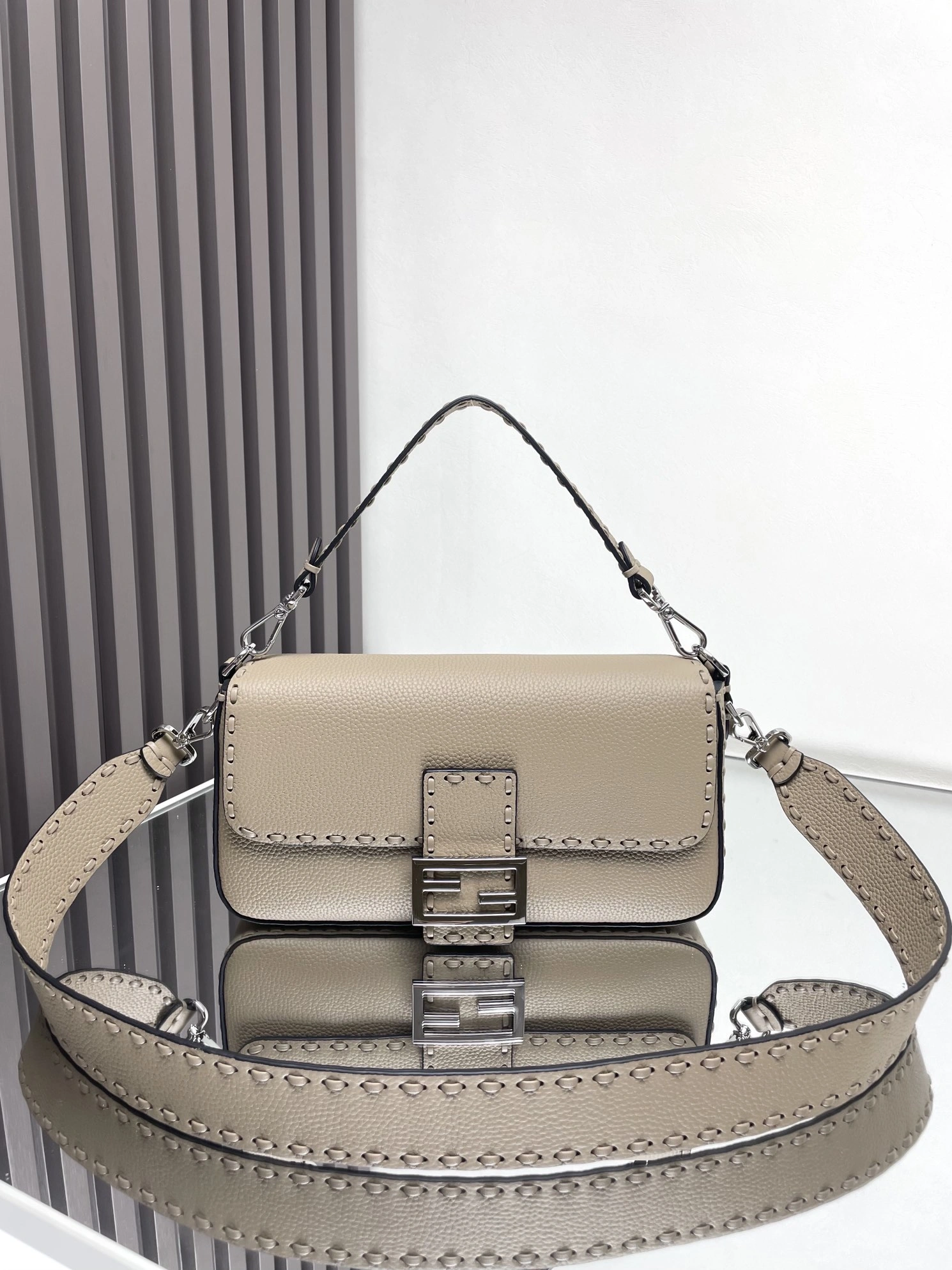 Fendi Satchel Bags Vibrant 69775