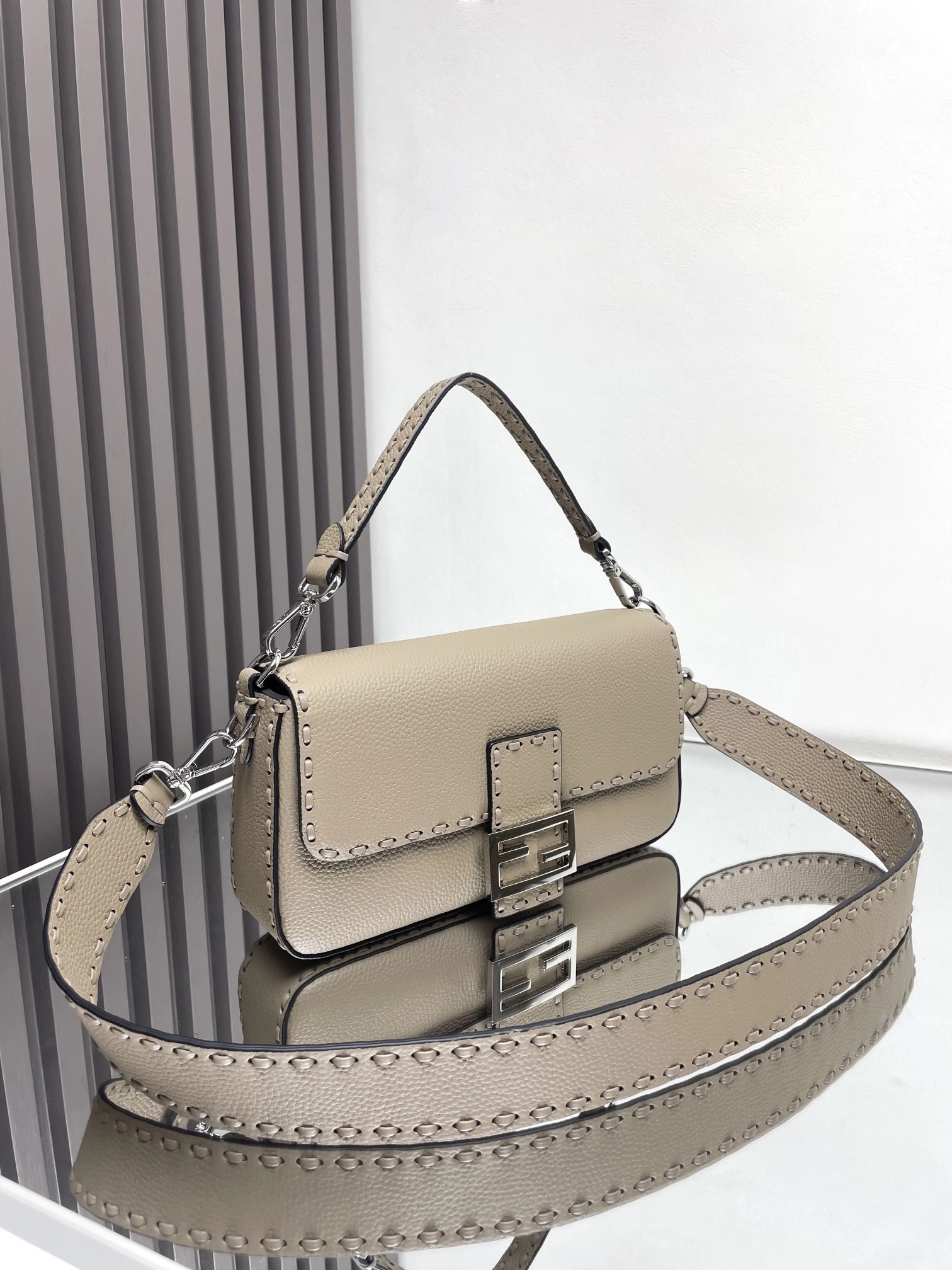 Fendi Satchel Bags Vibrant 69775