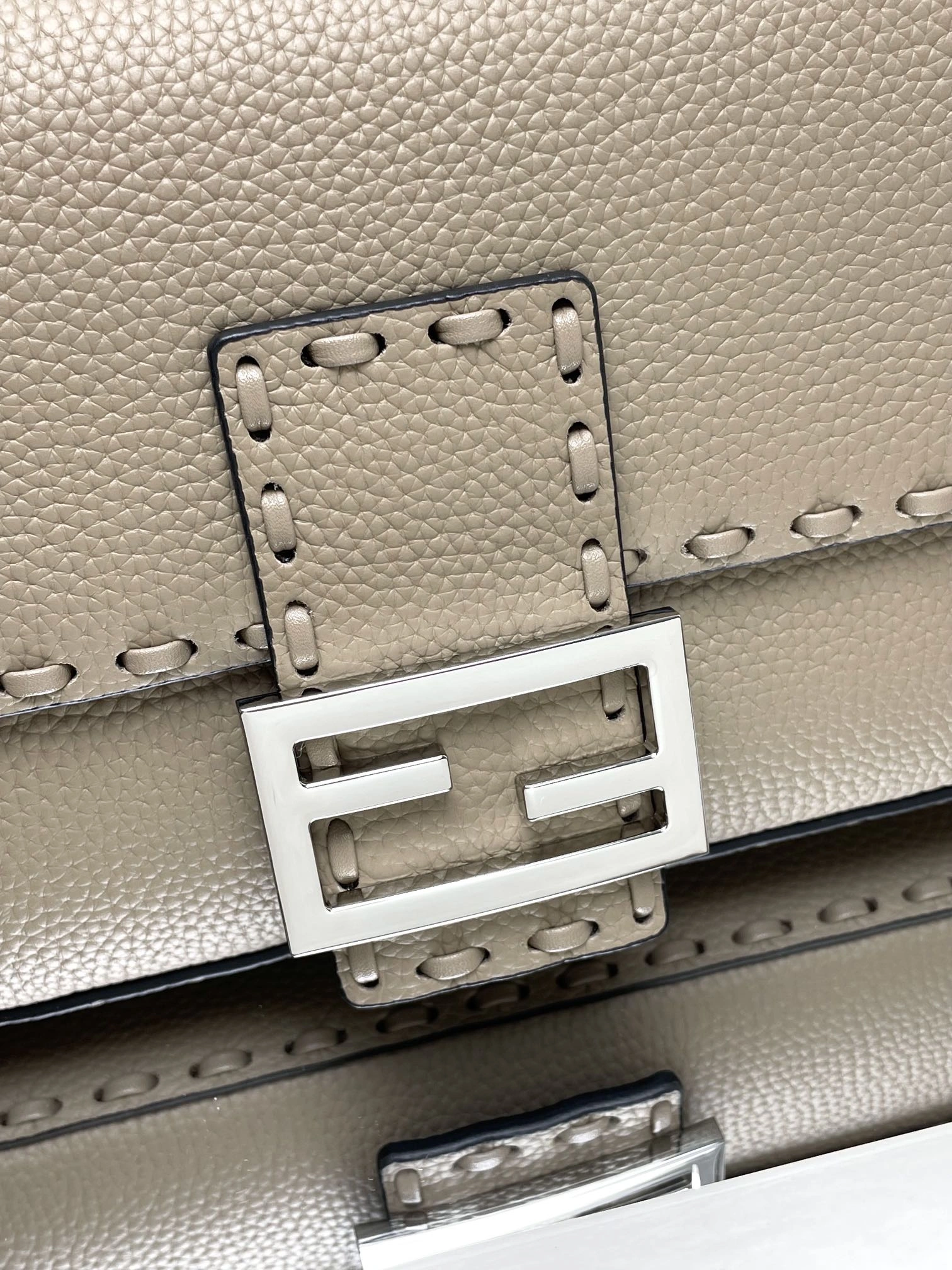Fendi Satchel Bags Vibrant 69775