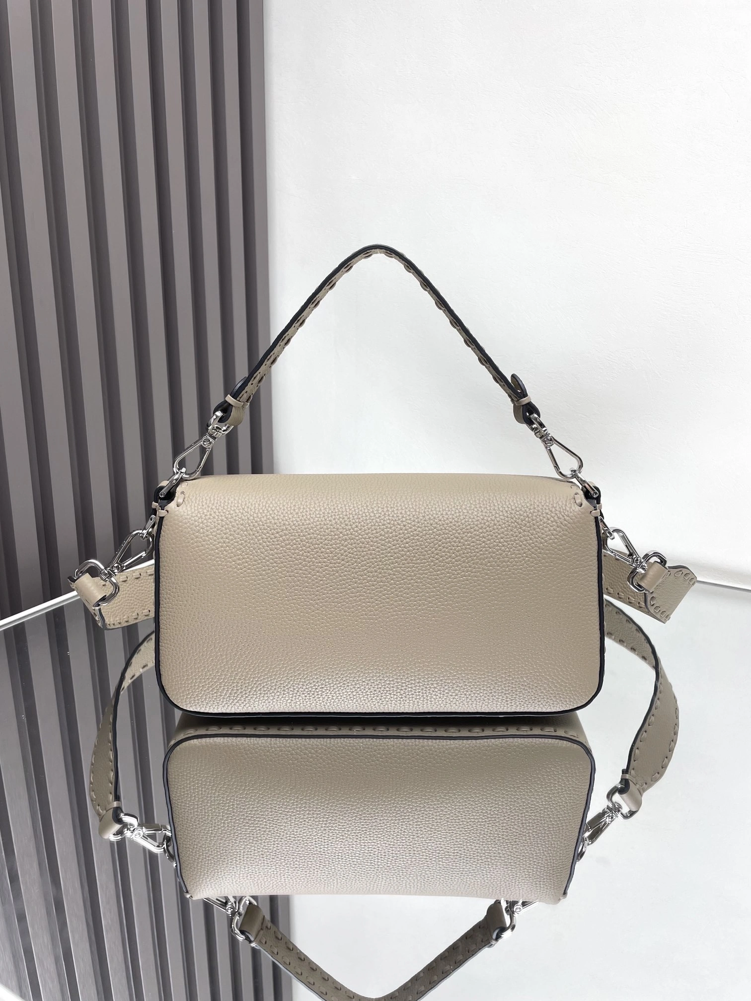 Fendi Satchel Bags Vibrant 69775