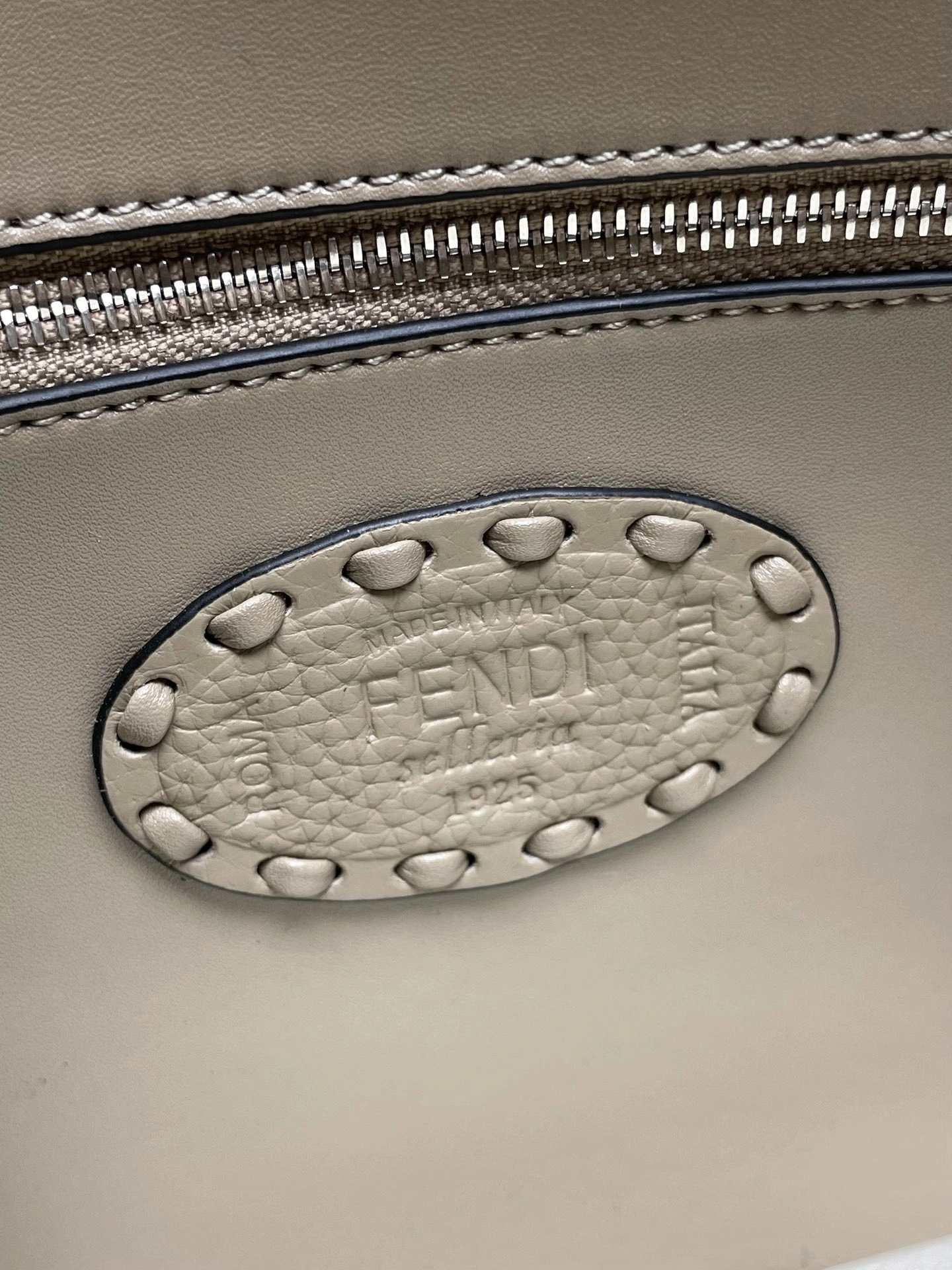 Fendi Satchel Bags Vibrant 69775