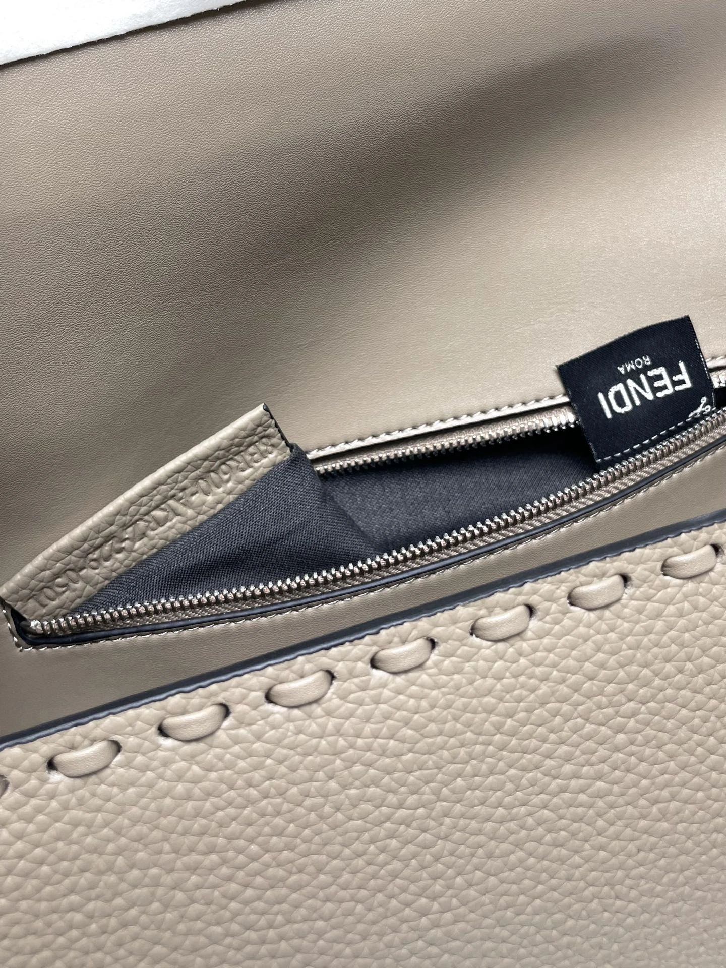 Fendi Satchel Bags Vibrant 69775
