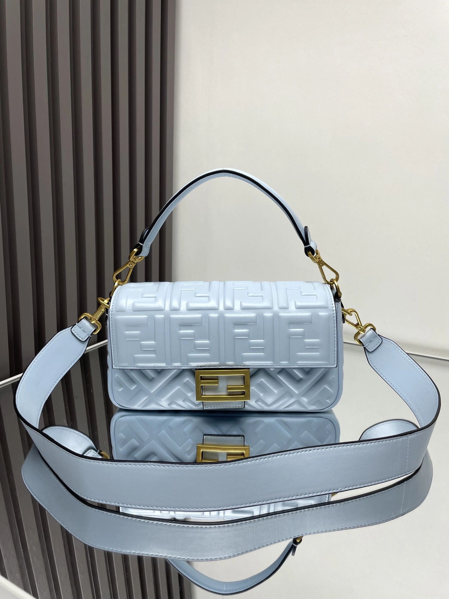 Breathable Fendi Satchel Bags 69760