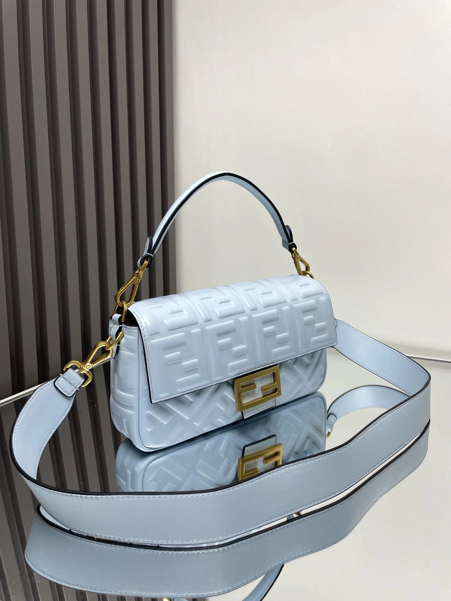 Breathable Fendi Satchel Bags 69760