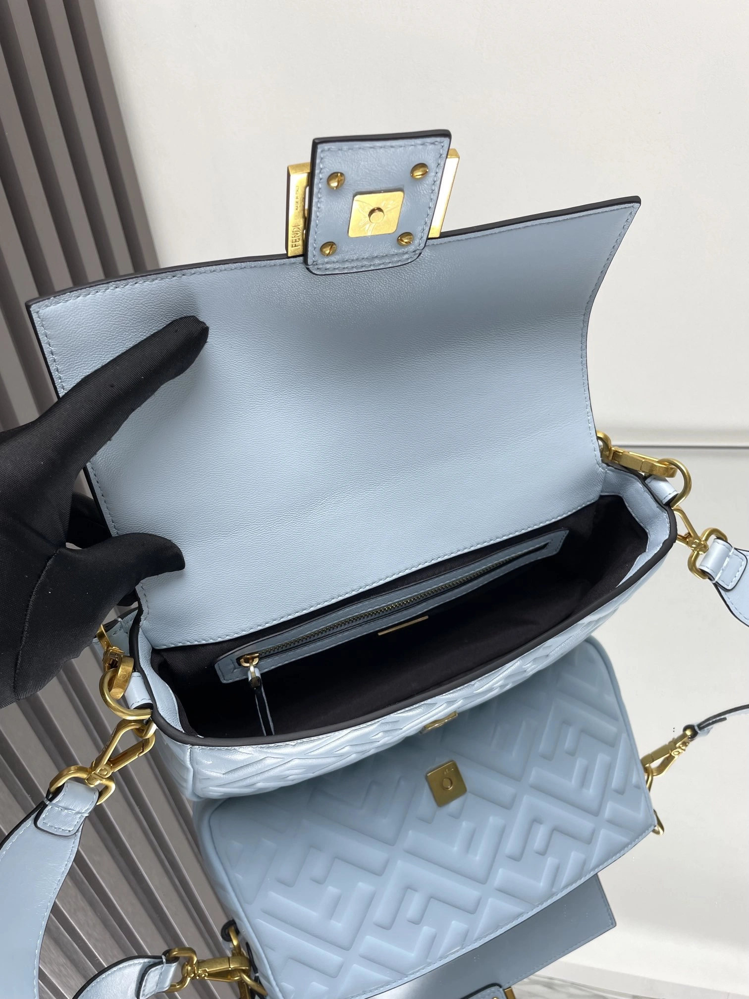 Breathable Fendi Satchel Bags 69760