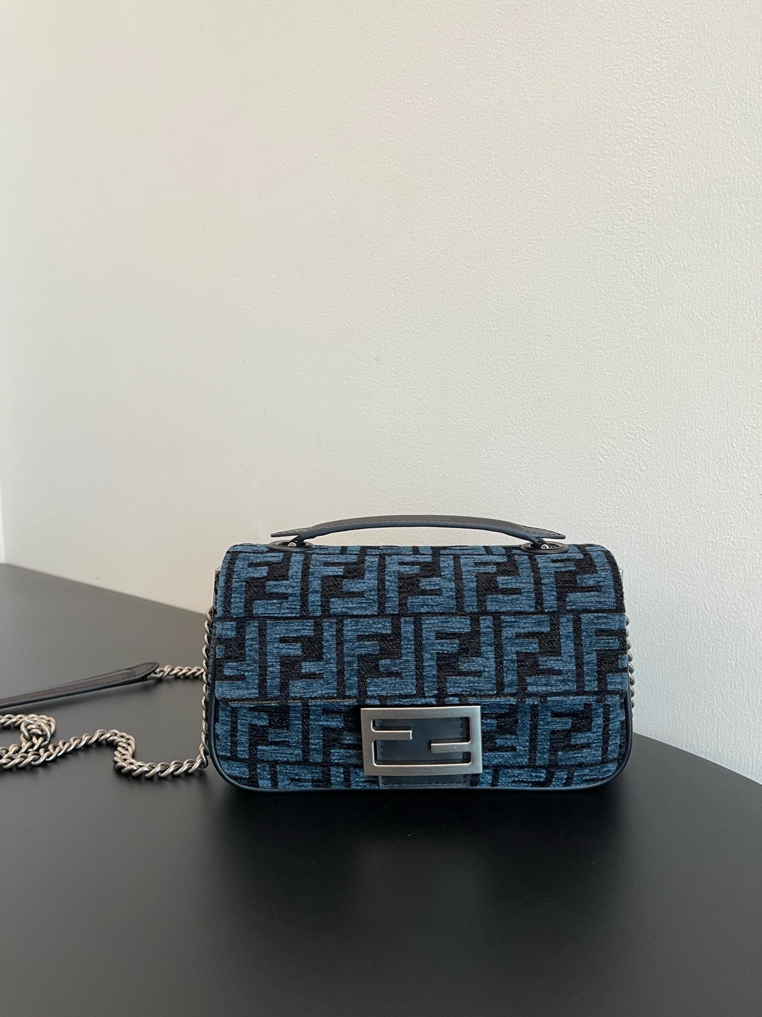 Fendi Satchel Bags Sleek 69757