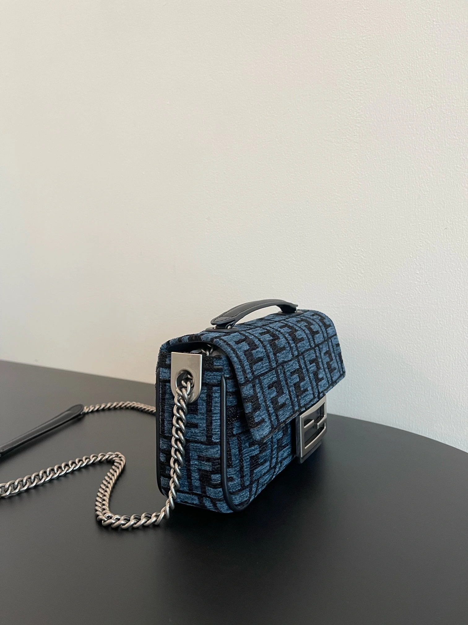 Fendi Satchel Bags Sleek 69757