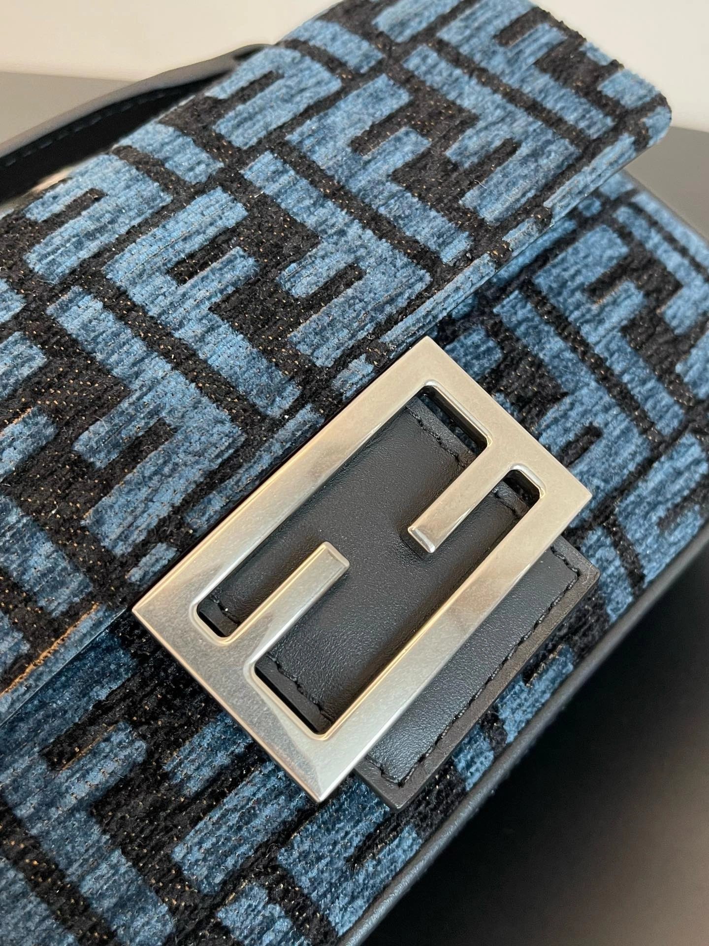 Fendi Satchel Bags Sleek 69757