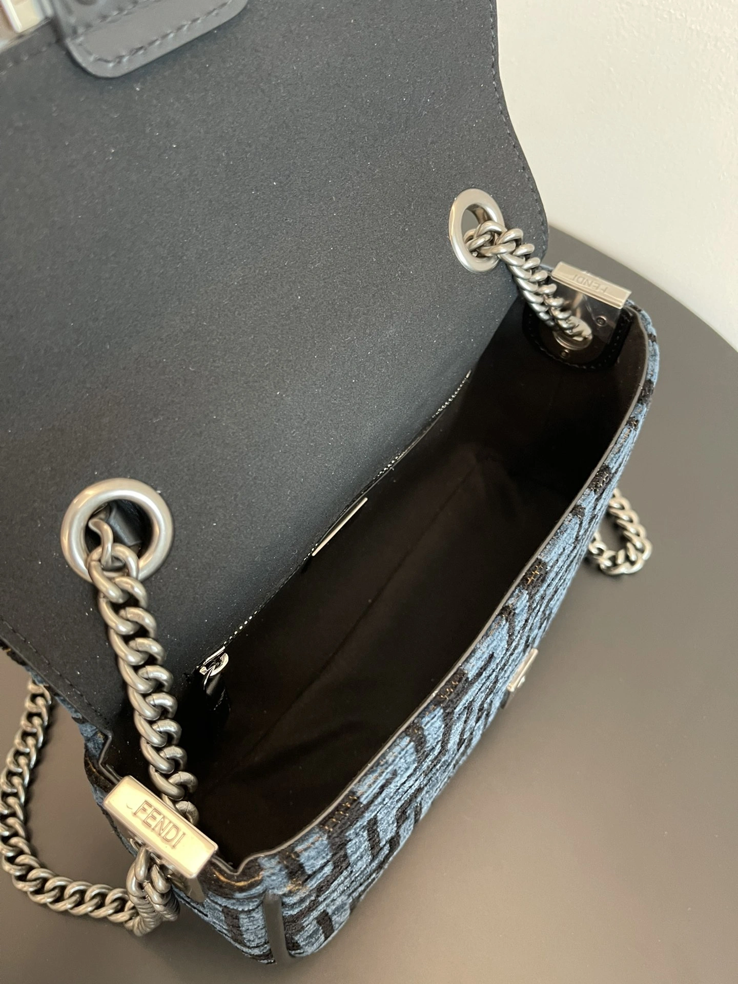Fendi Satchel Bags Sleek 69757