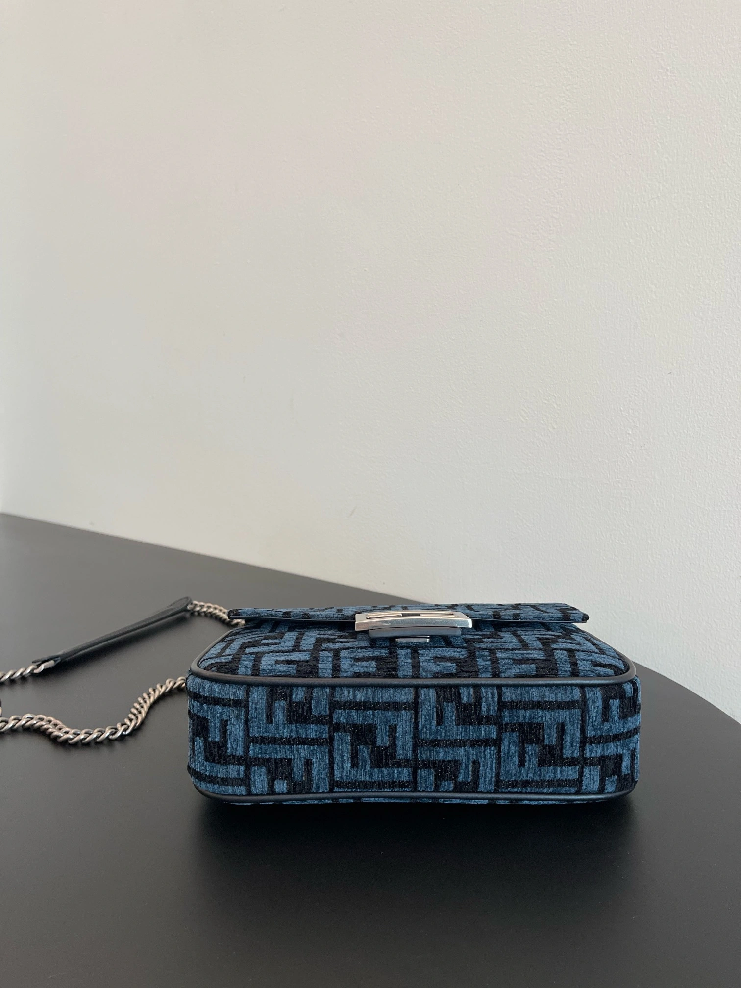 Fendi Satchel Bags Sleek 69757