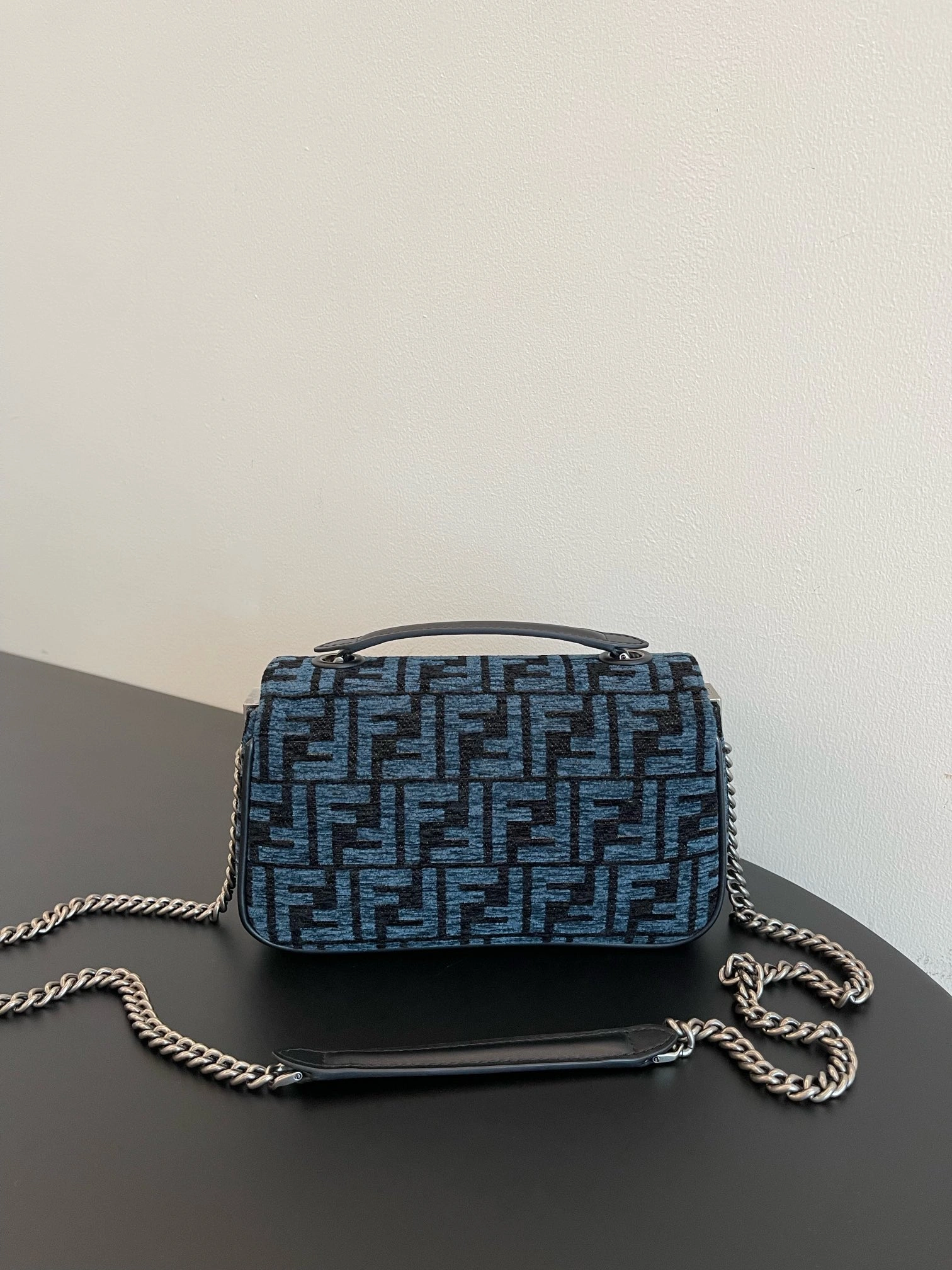Fendi Satchel Bags Sleek 69757