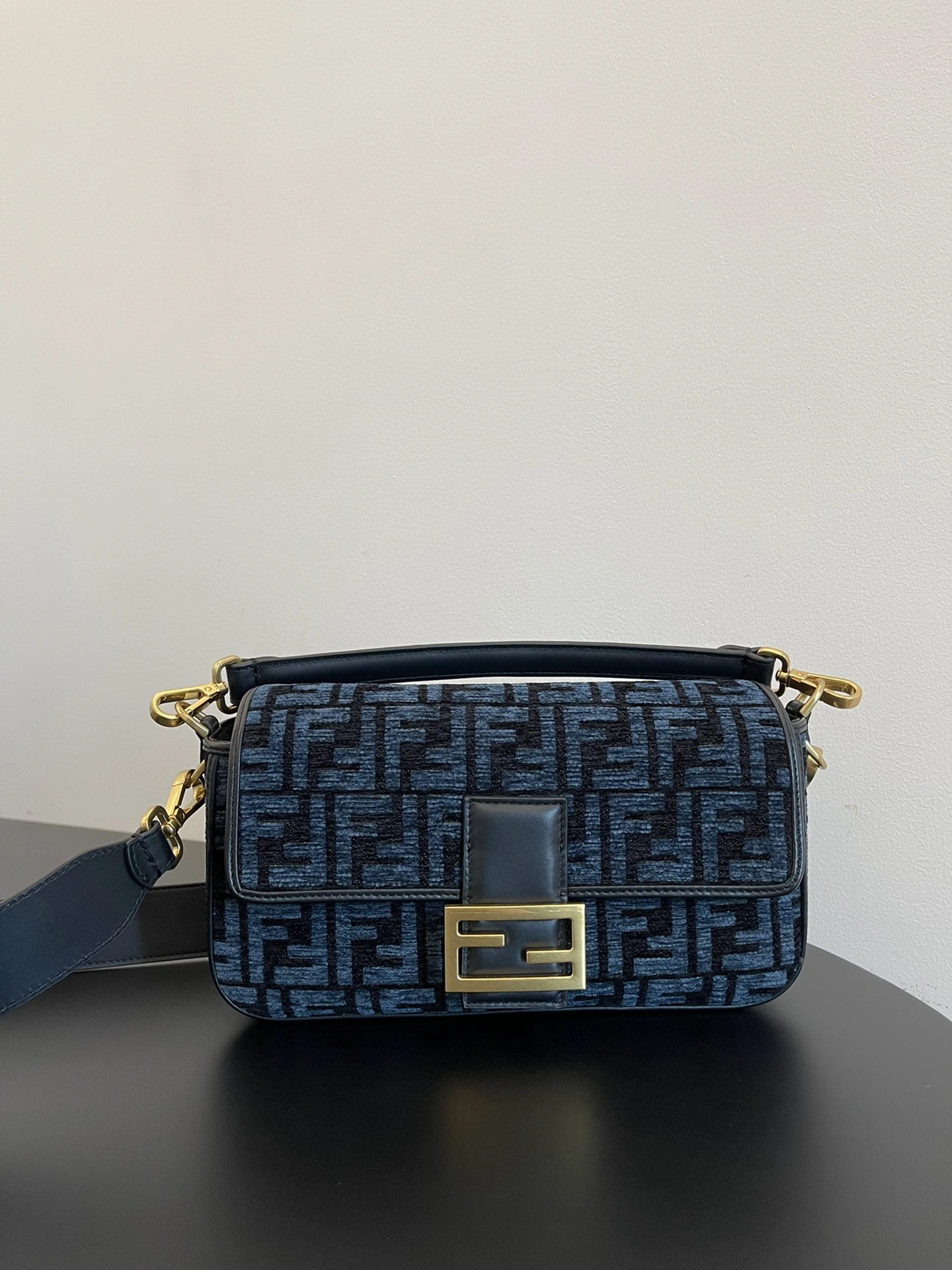 Vibrant Fendi Satchel Bags 69753