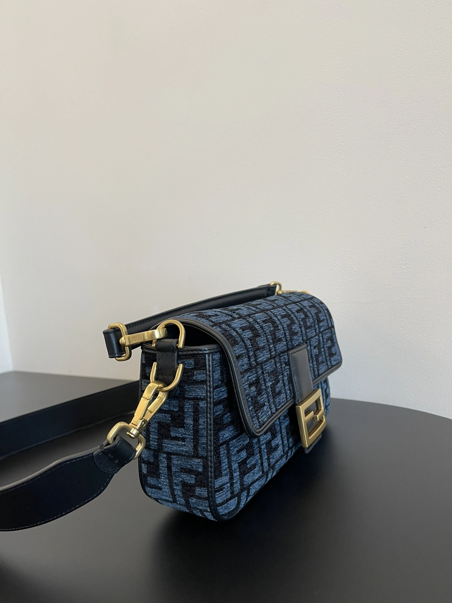 Vibrant Fendi Satchel Bags 69753