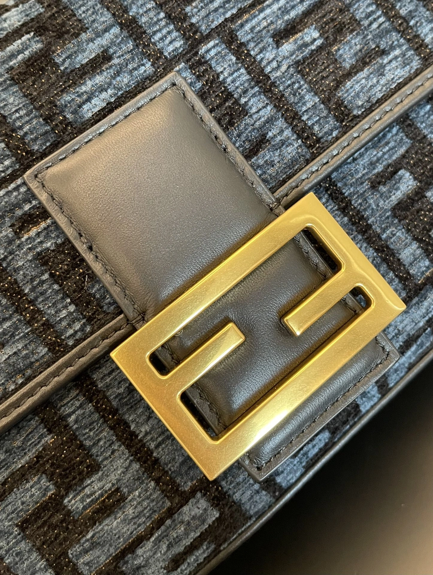 Vibrant Fendi Satchel Bags 69753