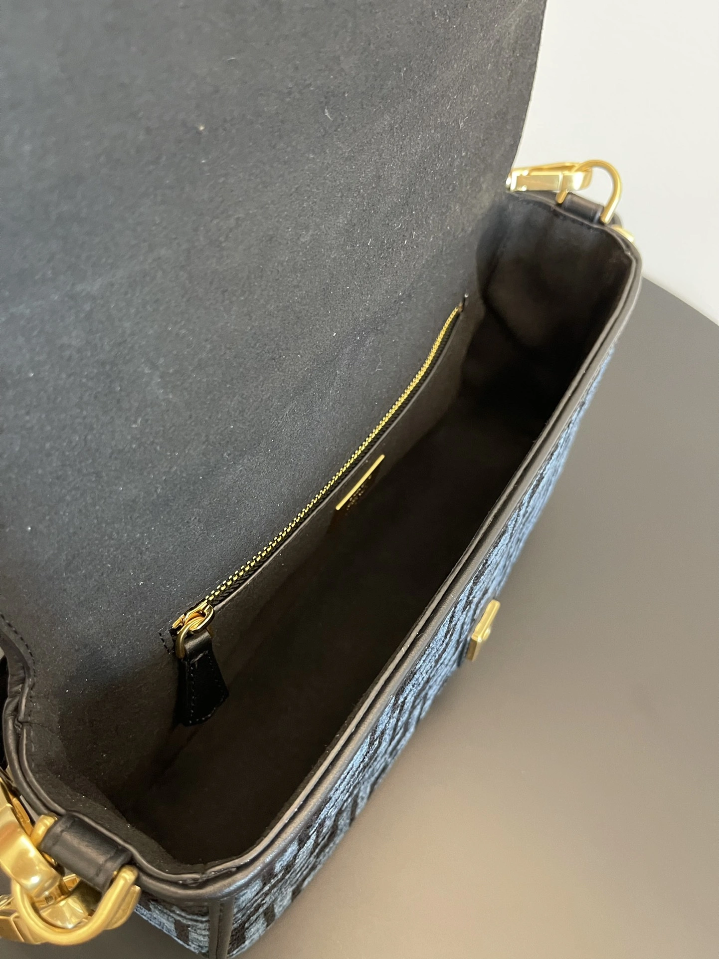 Vibrant Fendi Satchel Bags 69753