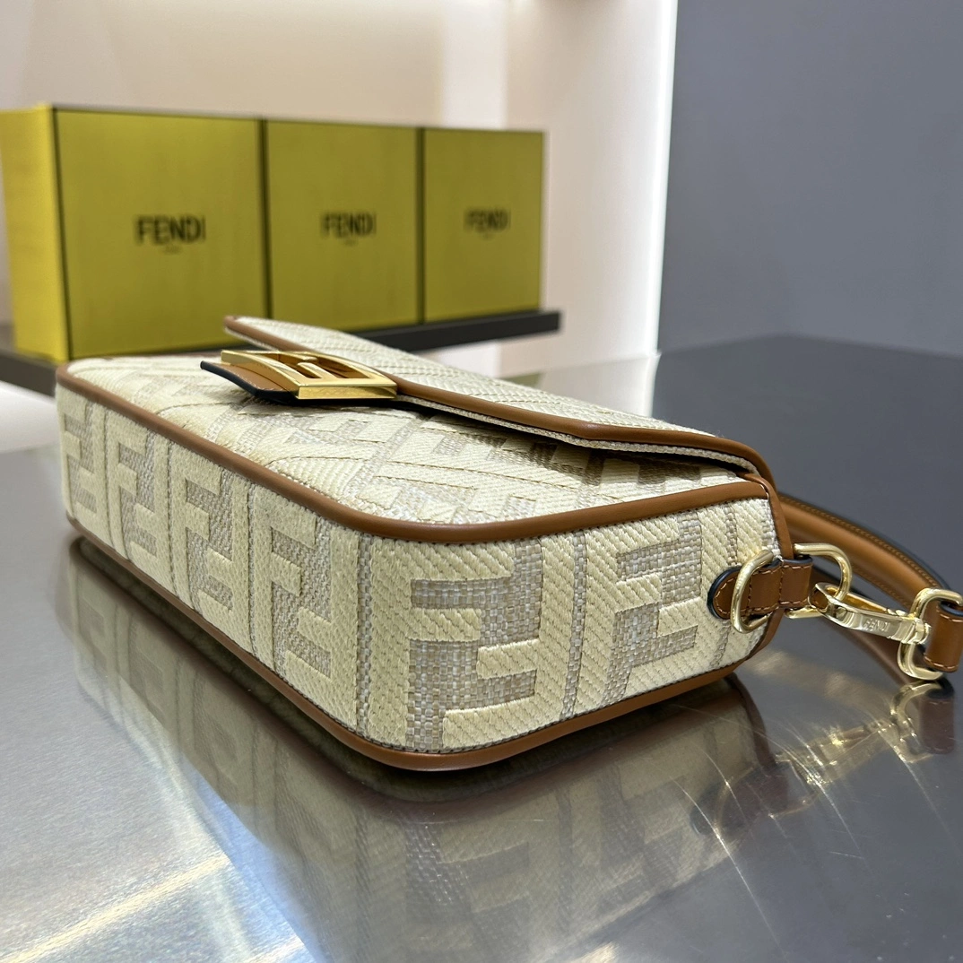Fendi Satchel Bags Versatile 69730