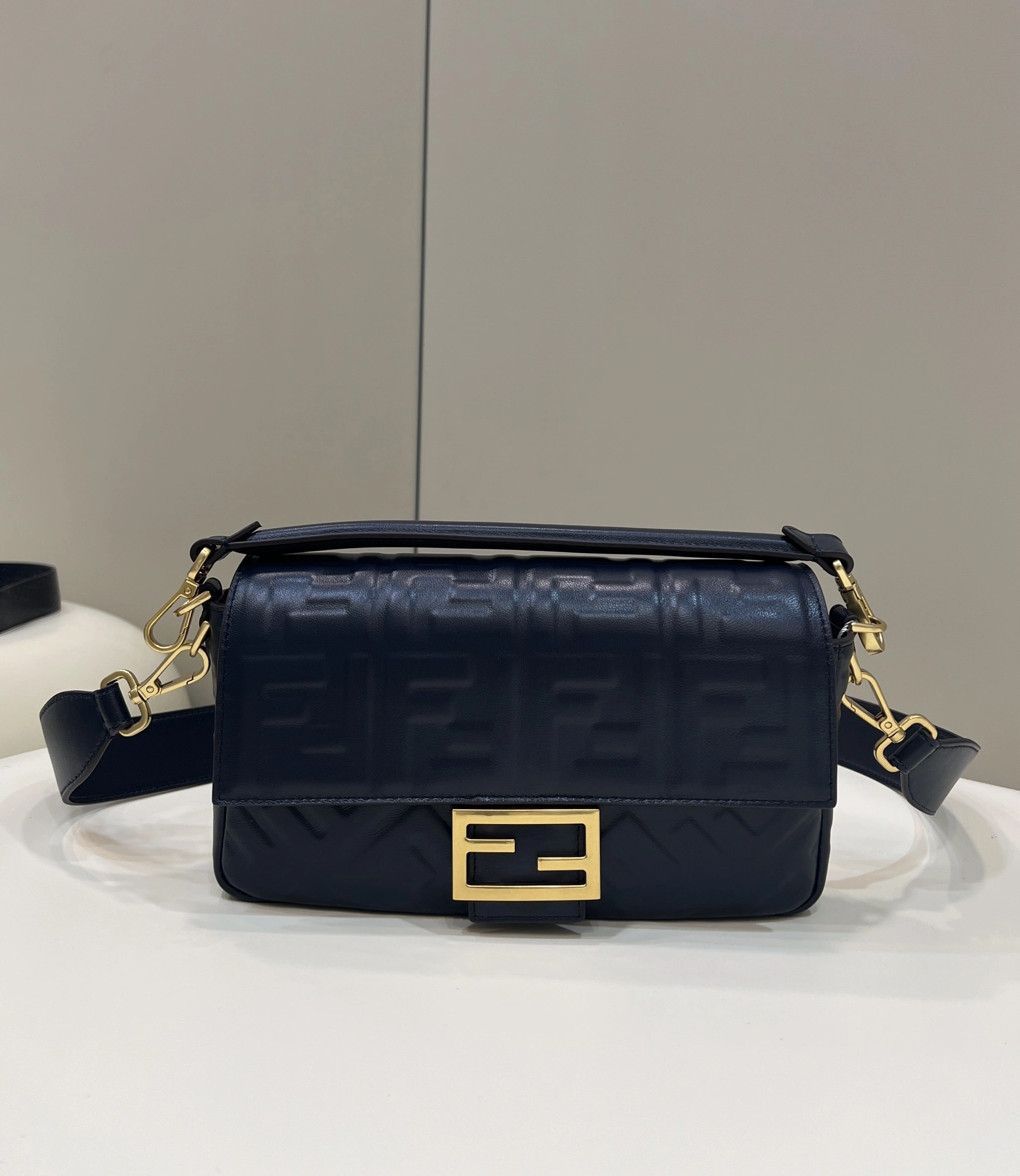 Vibrant Fendi Satchel Bags 69733