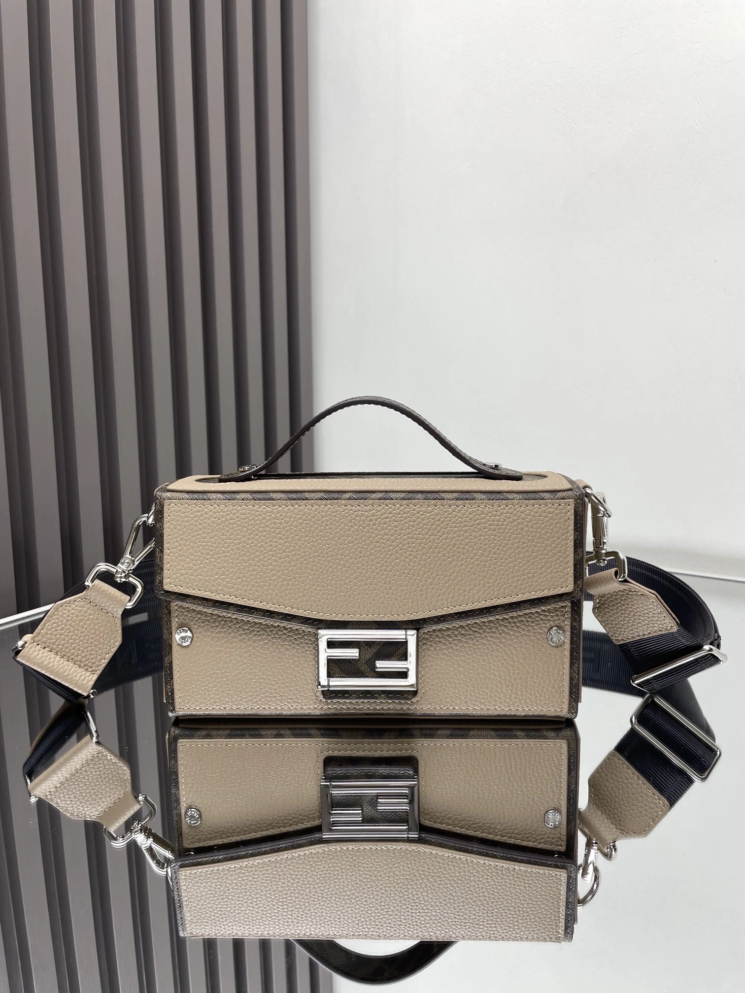 Lightweight Fendi Satchel Bags 69721