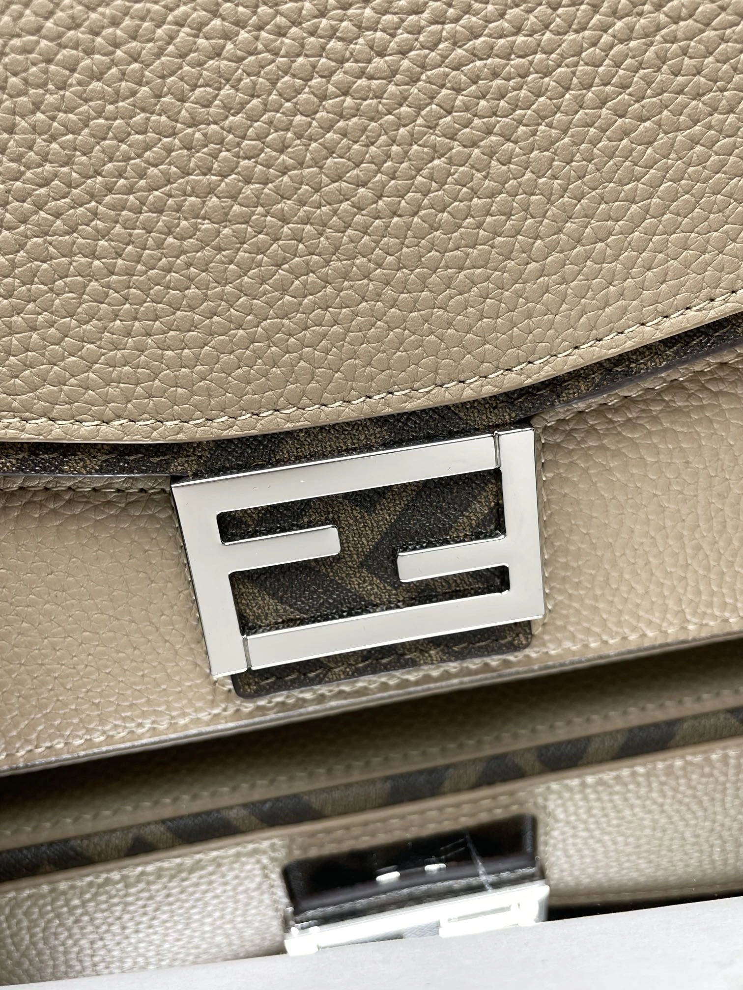 Lightweight Fendi Satchel Bags 69721