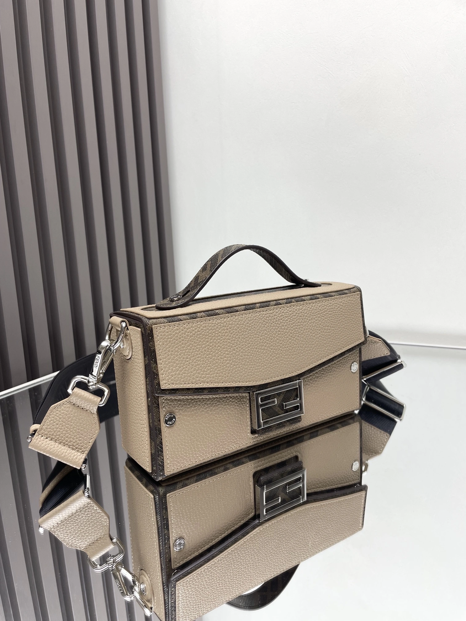 Lightweight Fendi Satchel Bags 69721