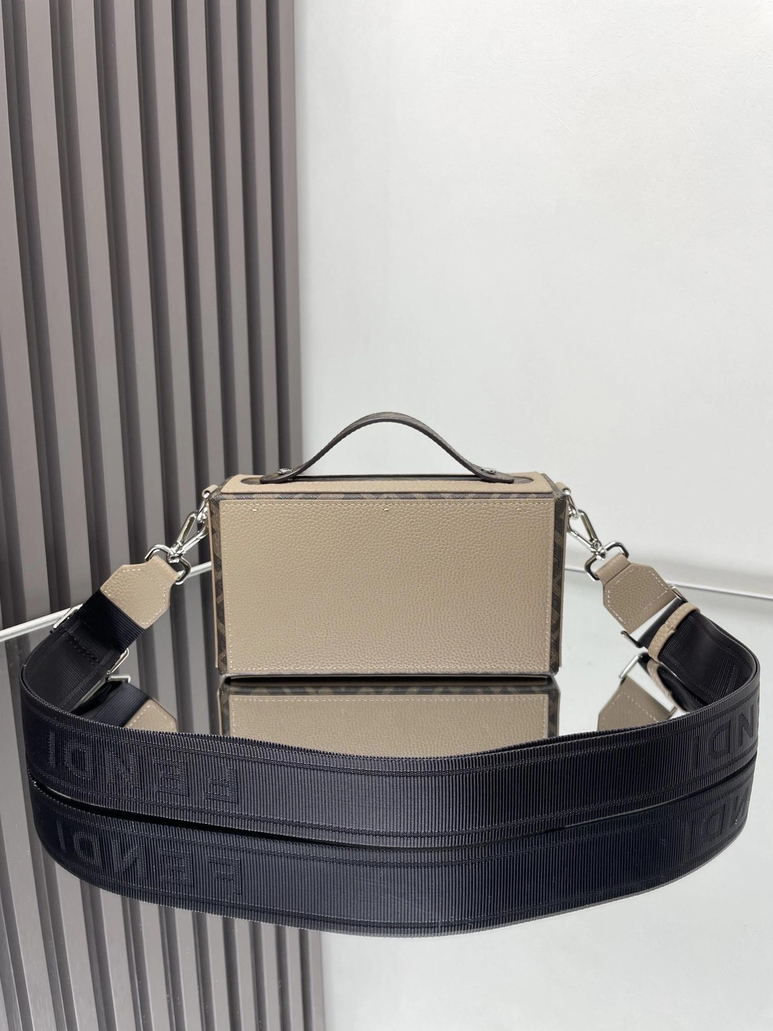 Lightweight Fendi Satchel Bags 69721