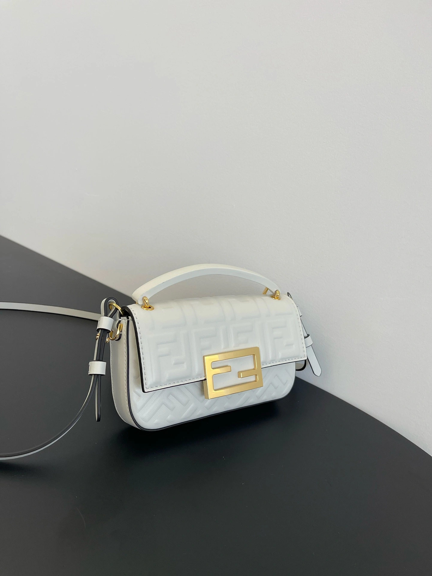 Bold Fendi Satchel Bags 69703