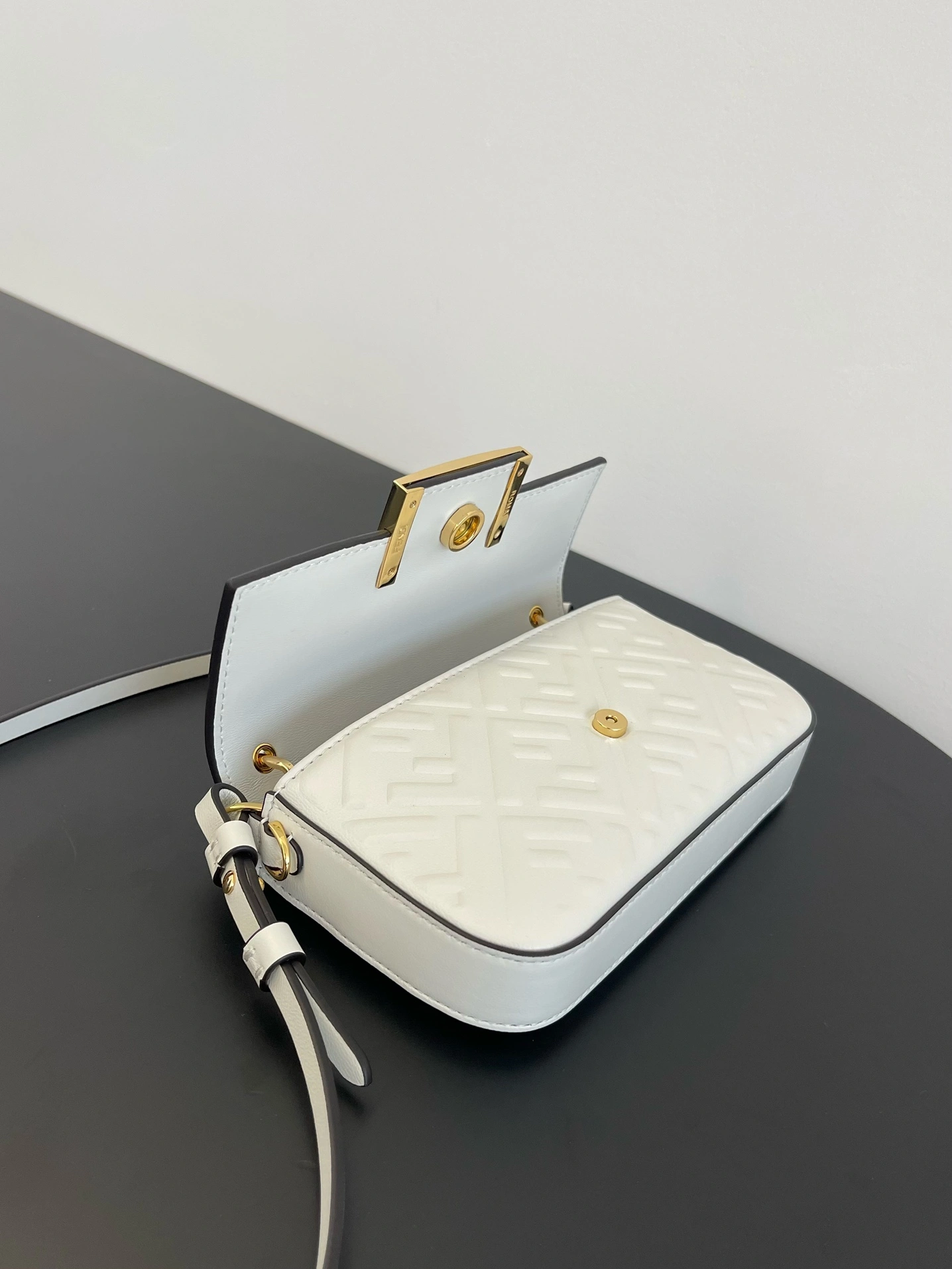 Bold Fendi Satchel Bags 69703