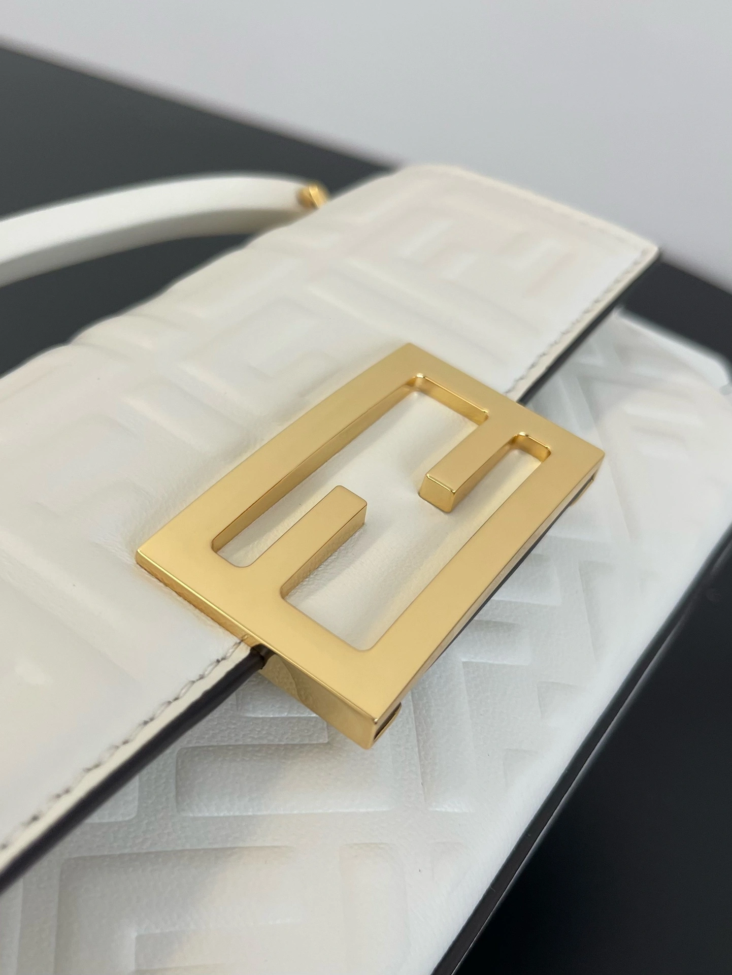 Bold Fendi Satchel Bags 69703