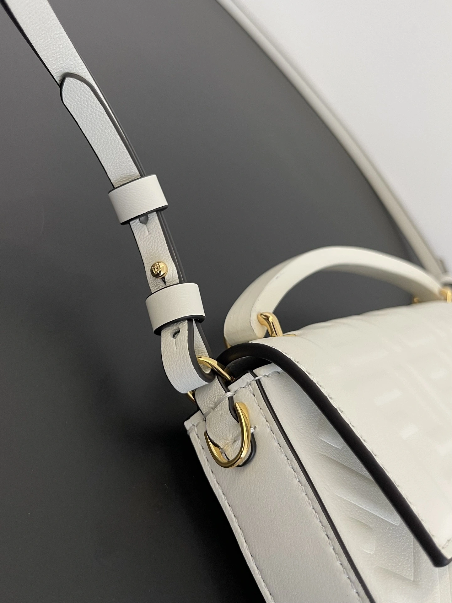 Bold Fendi Satchel Bags 69703