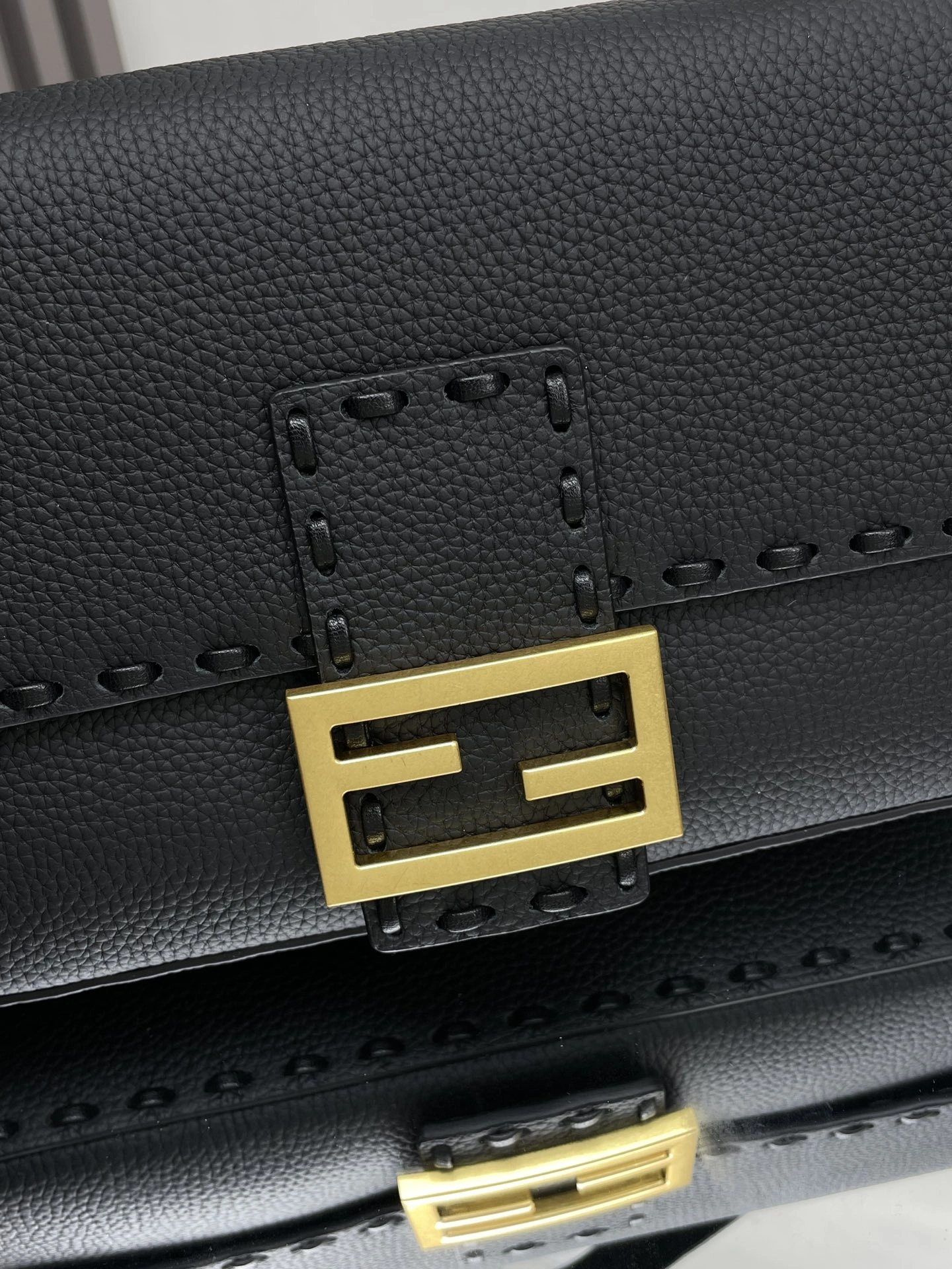 SmoothTexture Fendi Satchel Bags 69694