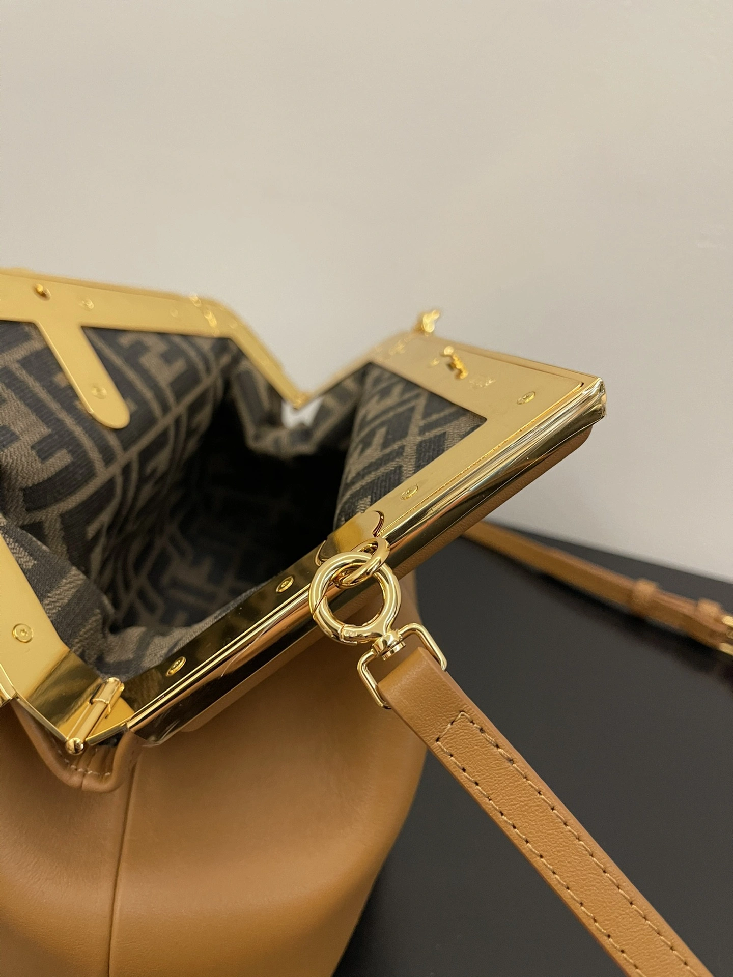 Compact Fendi Satchel Bags 69689