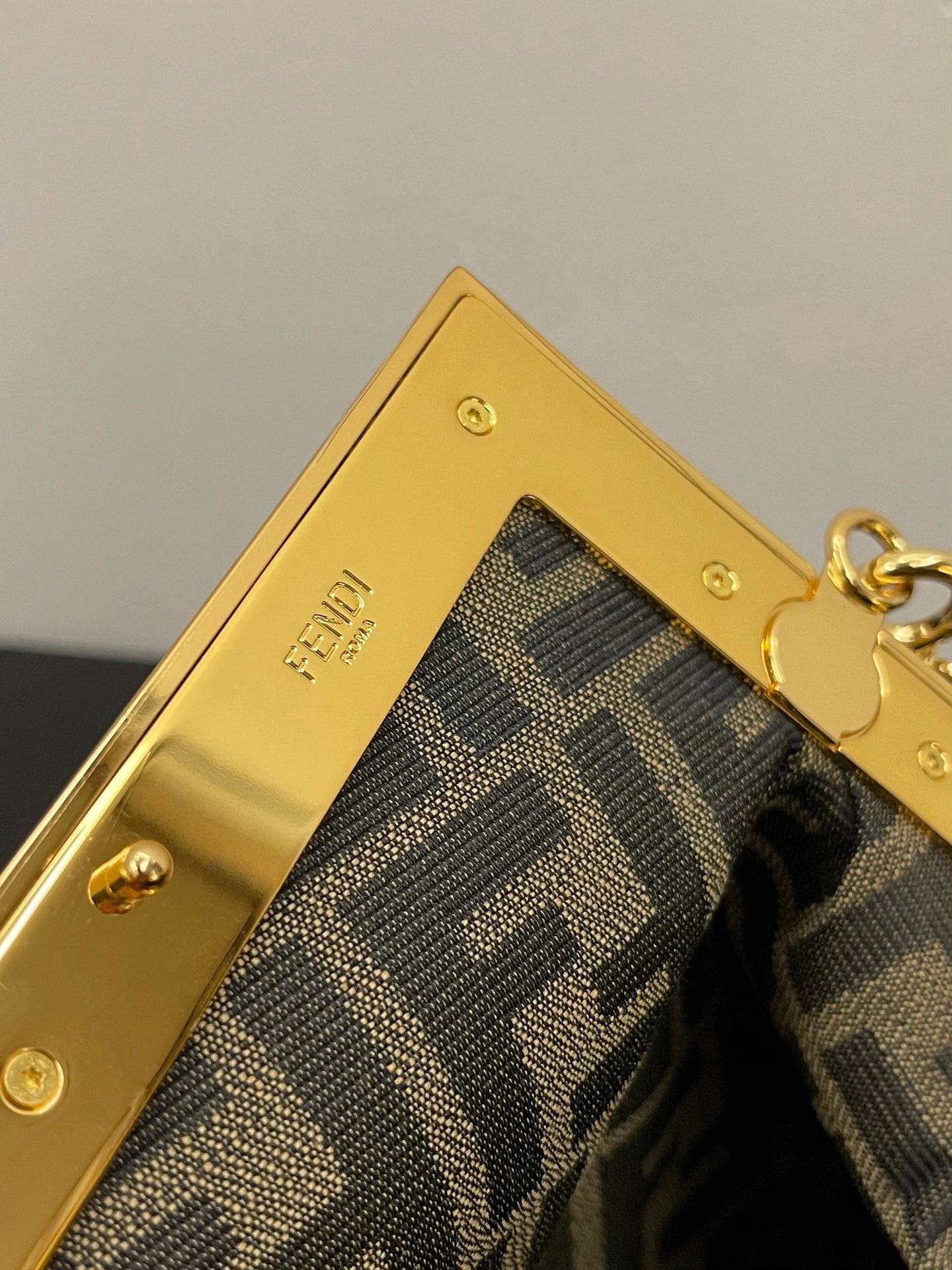 Compact Fendi Satchel Bags 69689